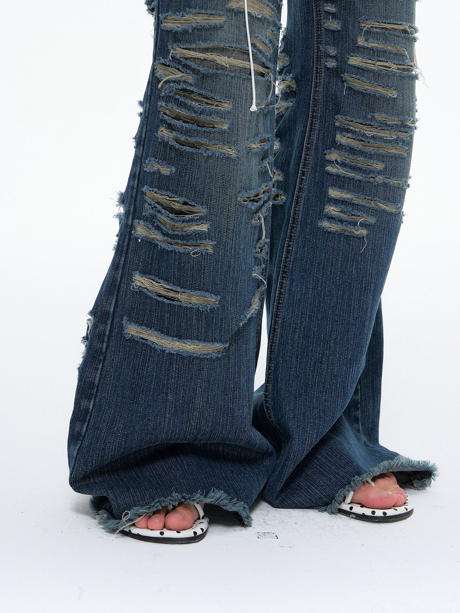 10AMSOTIIIIIIRED Washed Ripped Flared Oversized Jeans