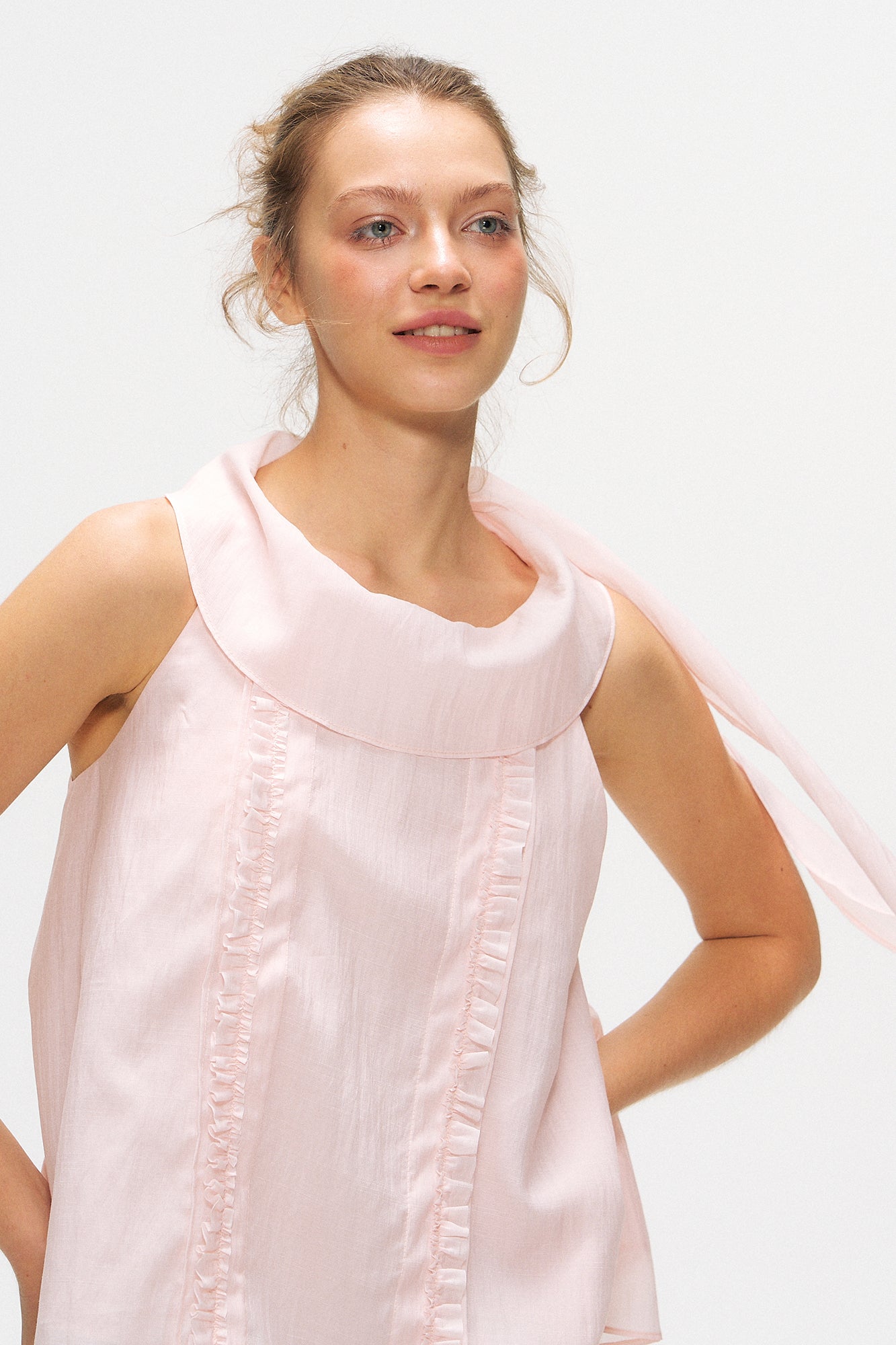 10AMSOTIIIIIIRED Drape-Collar Ruffle Trim Tank Top