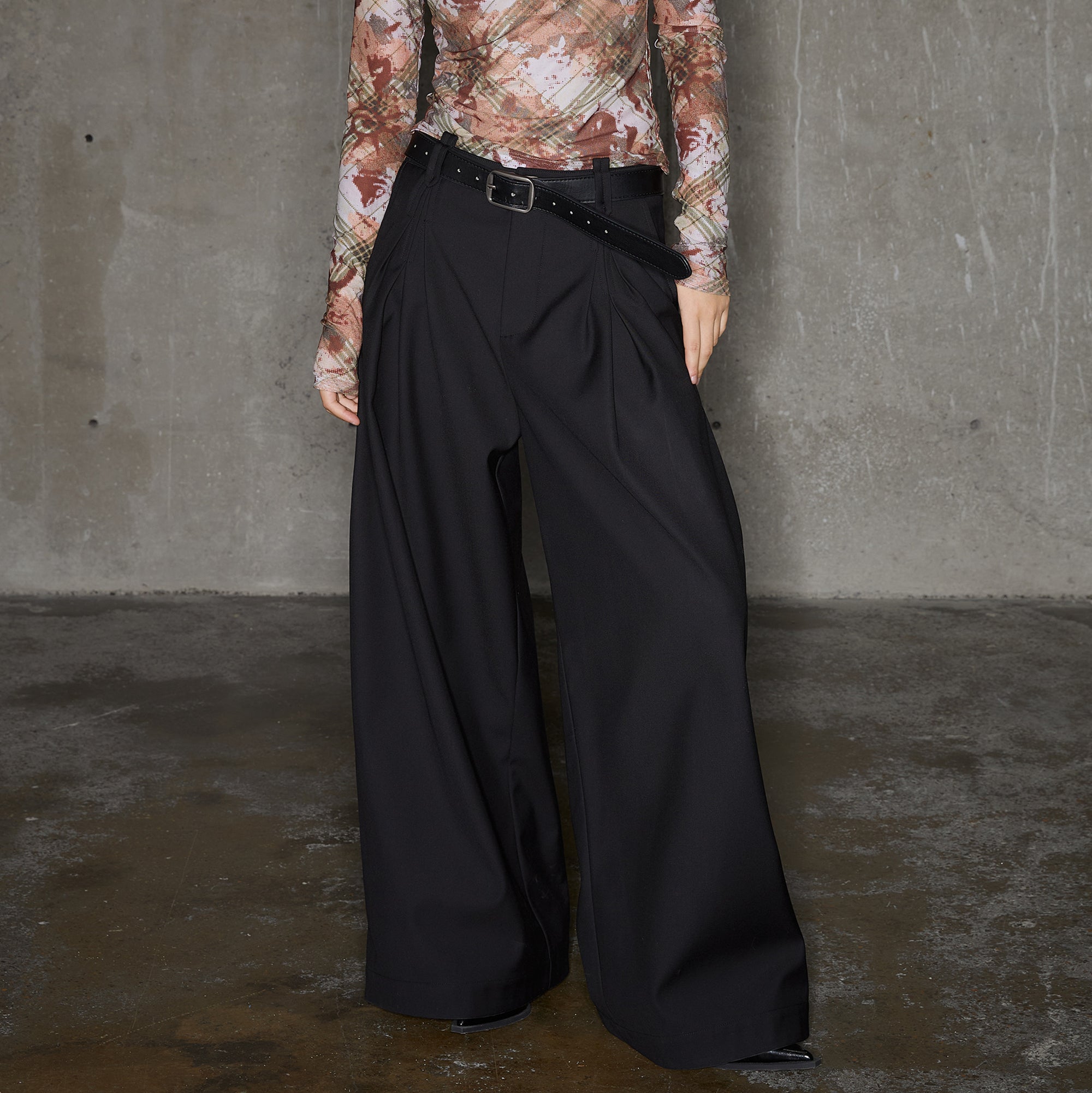 CONFUN Classic Pleated Wide-Leg Trousers