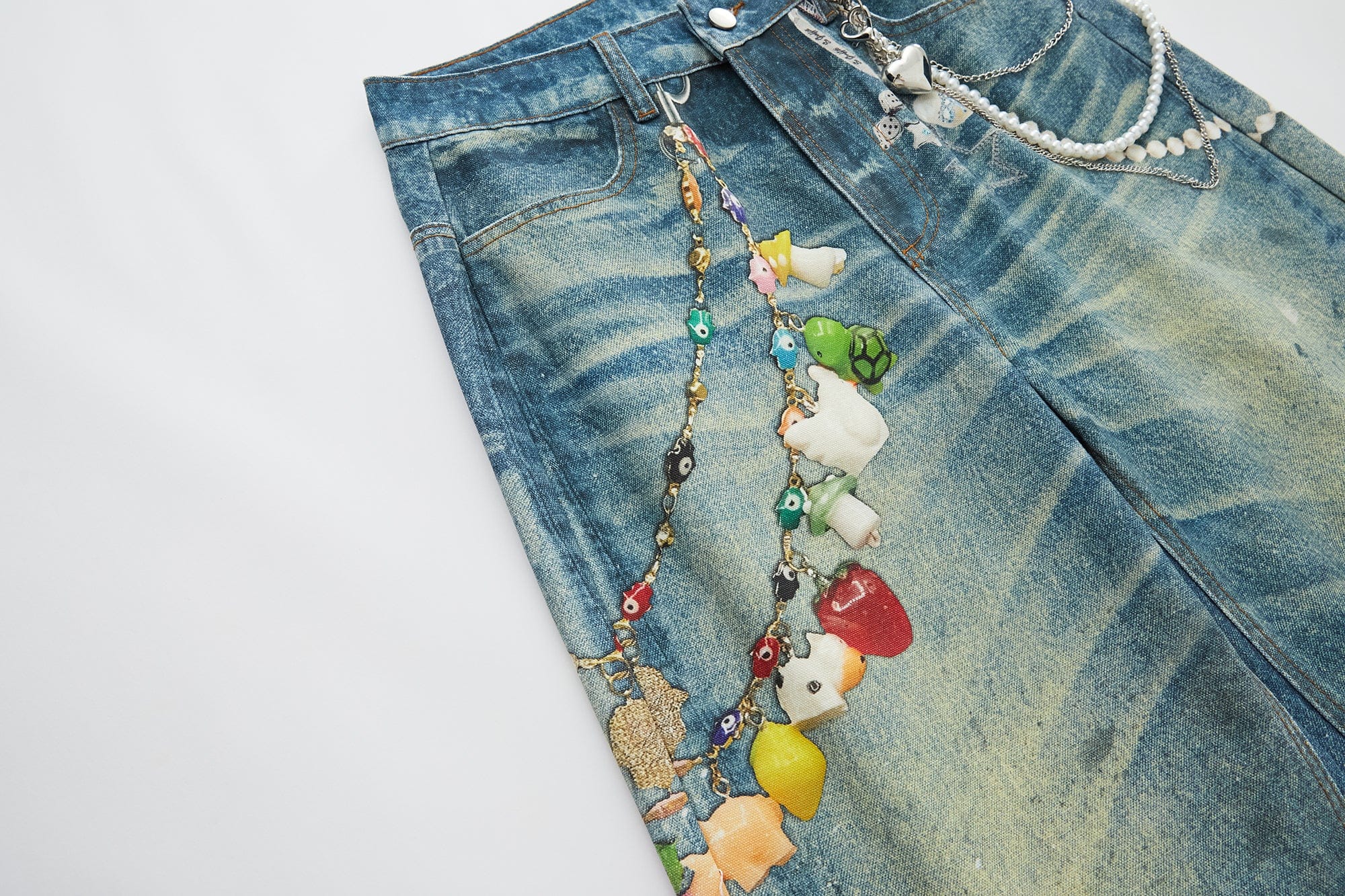 SOFITTE Charm Graphic Splatter Wrinkle-Washed Jeans