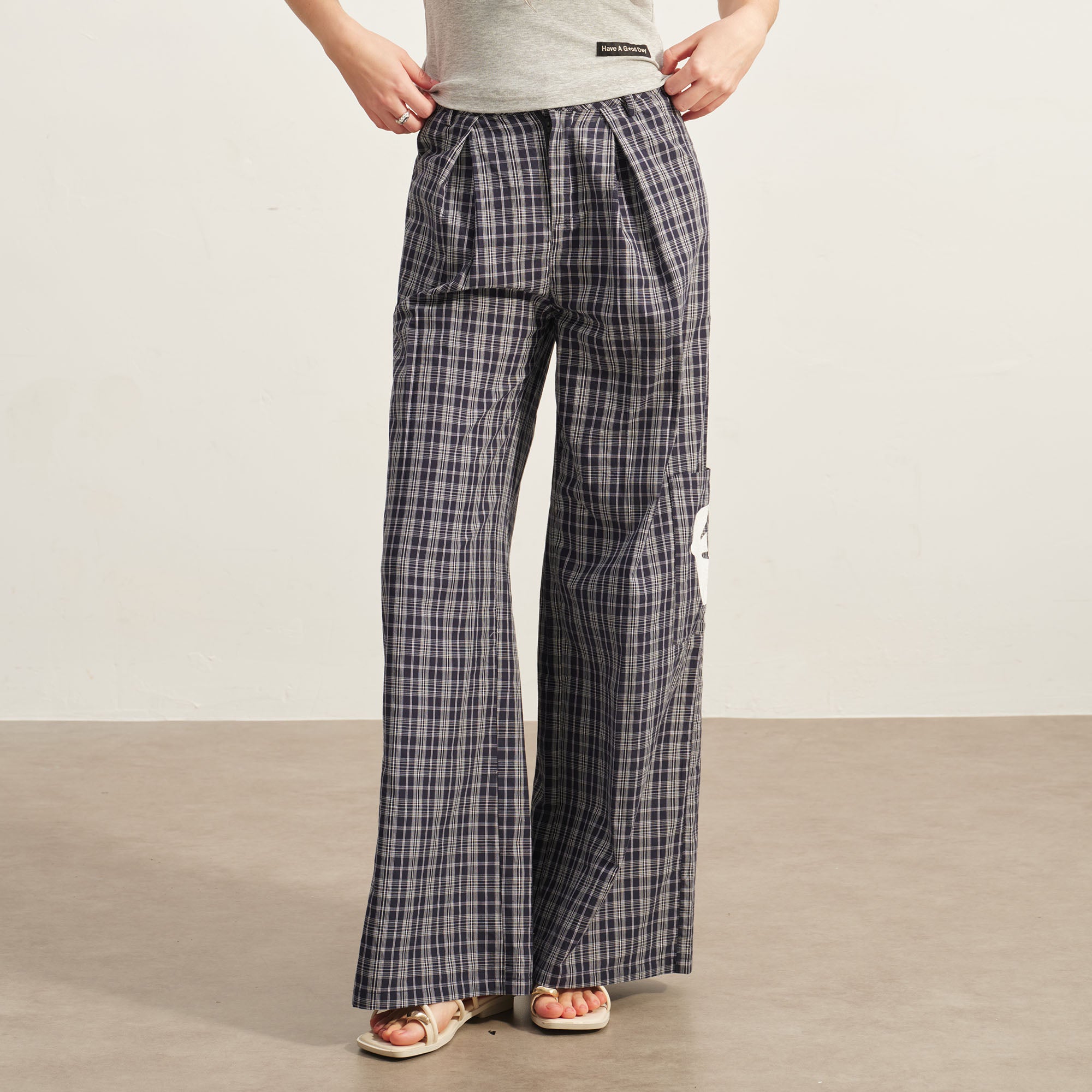 SOFITTE Plaid Pleats Patch Straight-Leg Pants