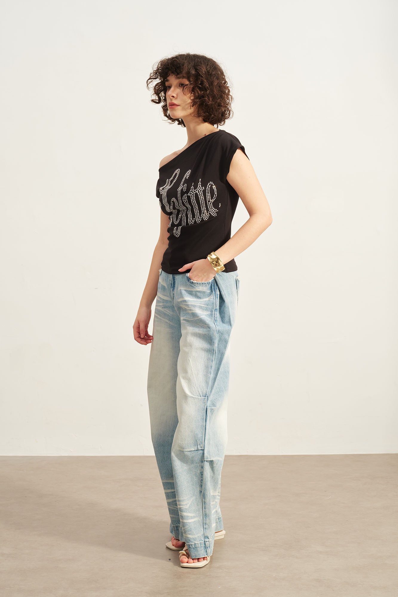 SOFITTE Diamond LOGO Asymmetrical Shoulder Tee