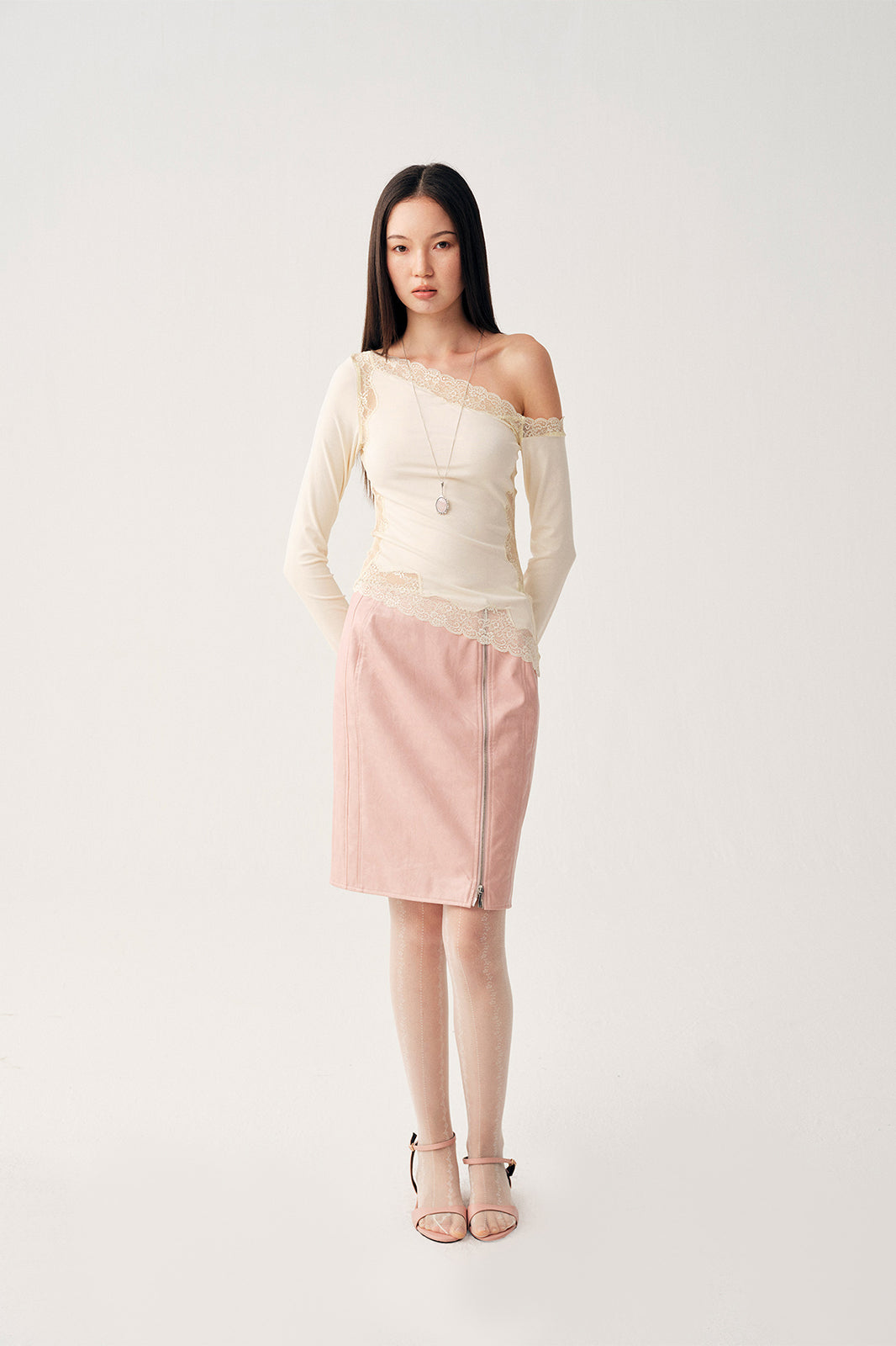 DOTYEARS Lace Spliced Off-Shoulder Long-Sleeve Tee