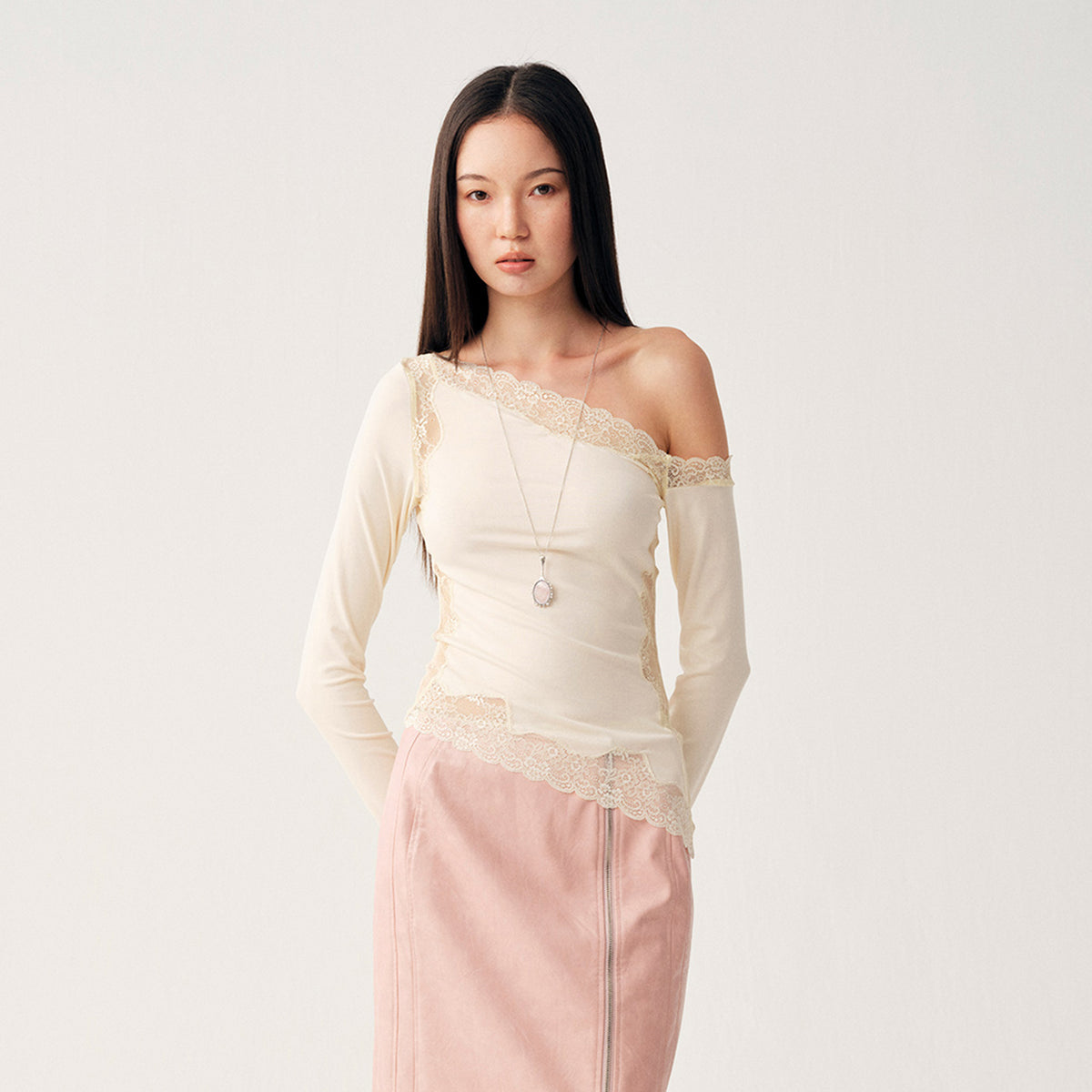 DOTYEARS Lace Spliced Off-Shoulder Long-Sleeve Tee
