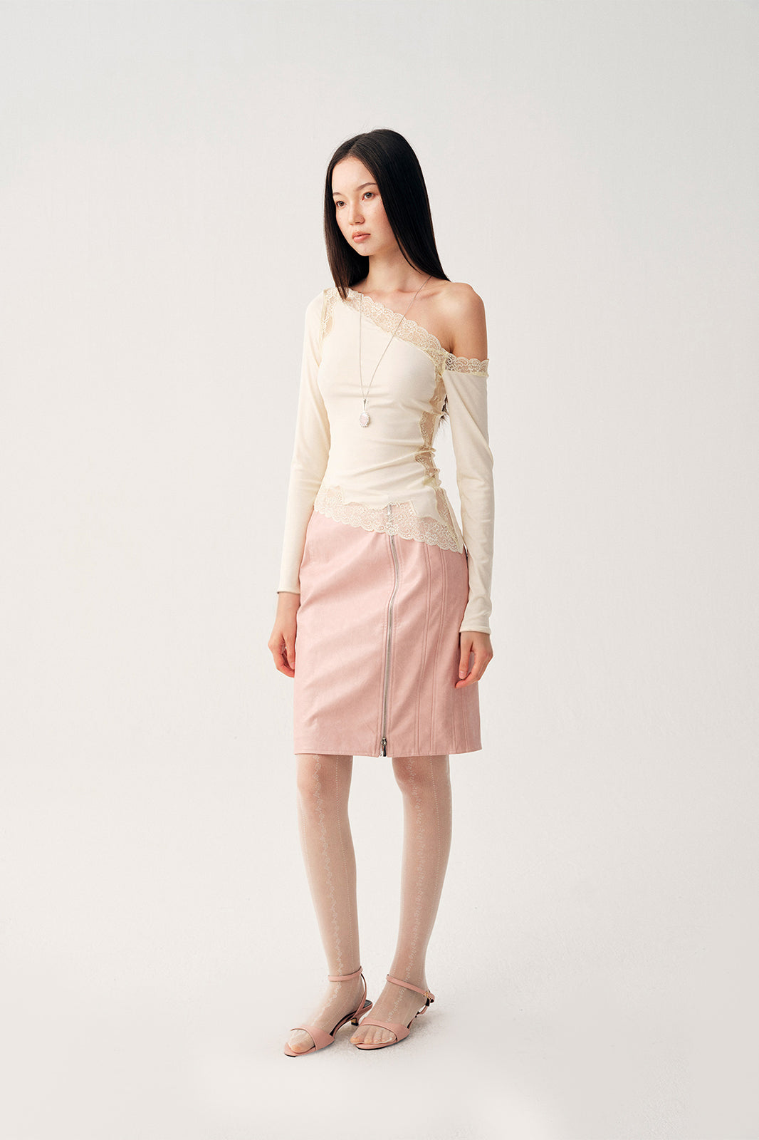 DOTYEARS Lace Spliced Off-Shoulder Long-Sleeve Tee