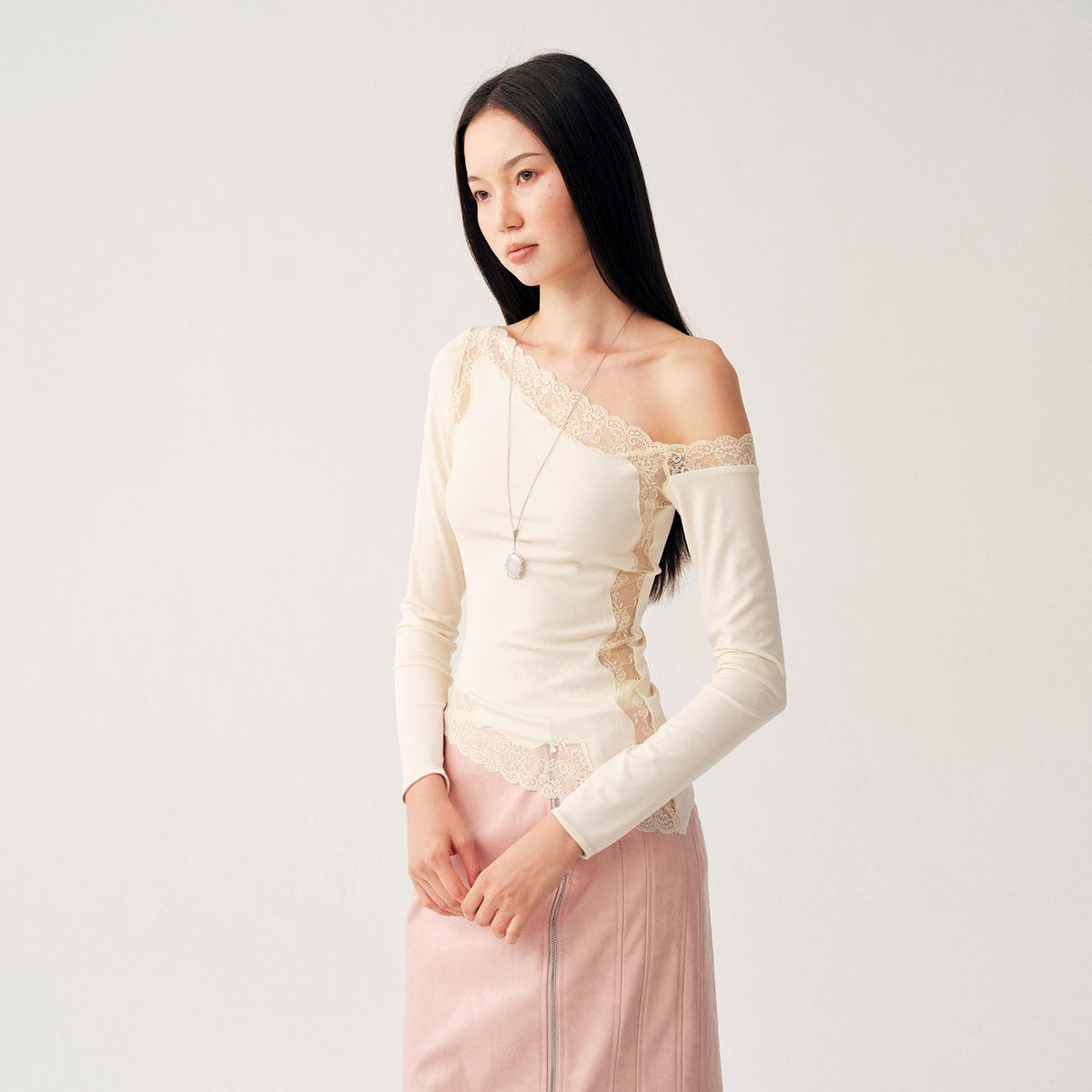 DOTYEARS Lace Spliced Off-Shoulder Long-Sleeve Tee