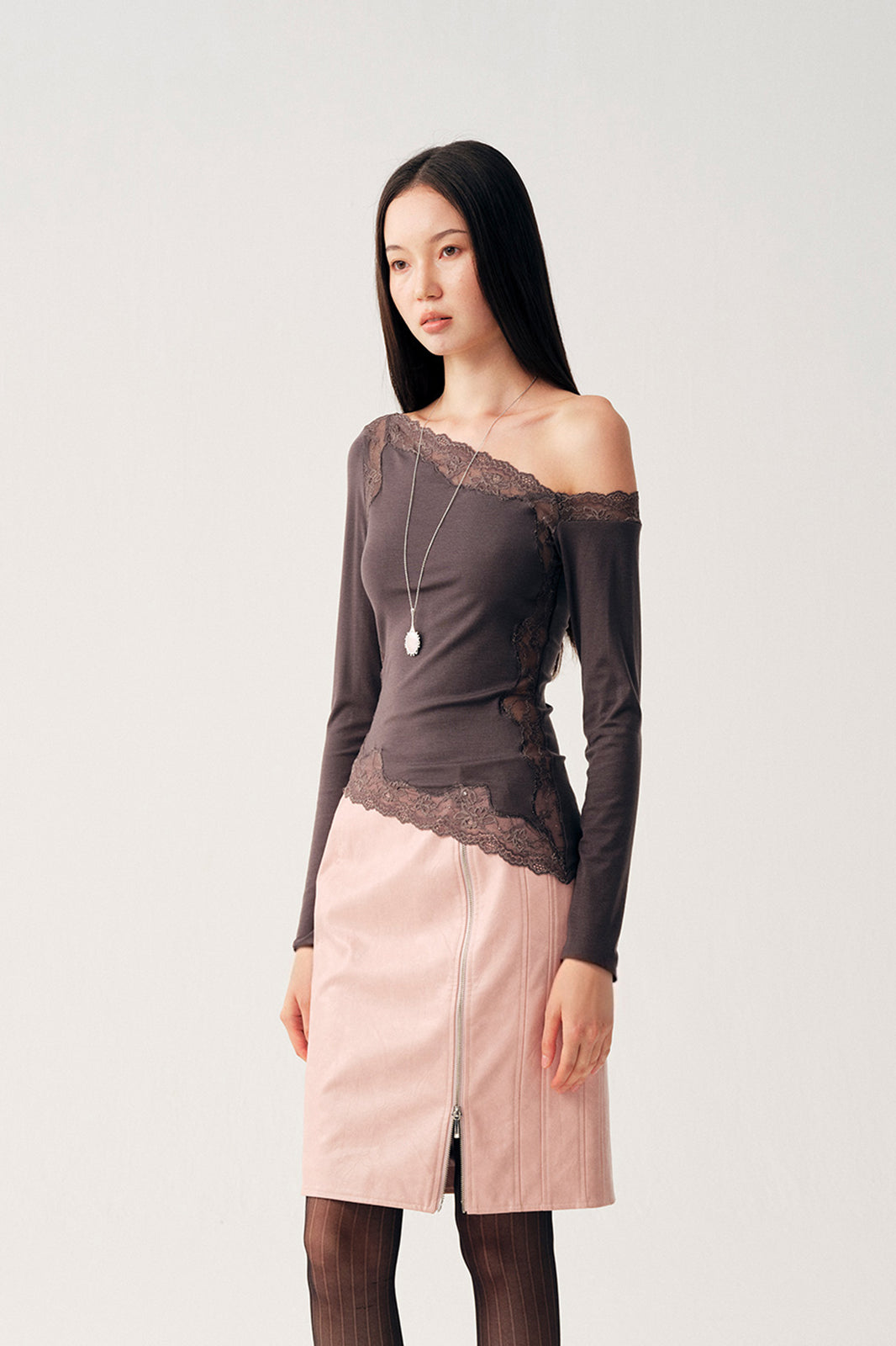 DOTYEARS Lace Spliced Off-Shoulder Long-Sleeve Tee