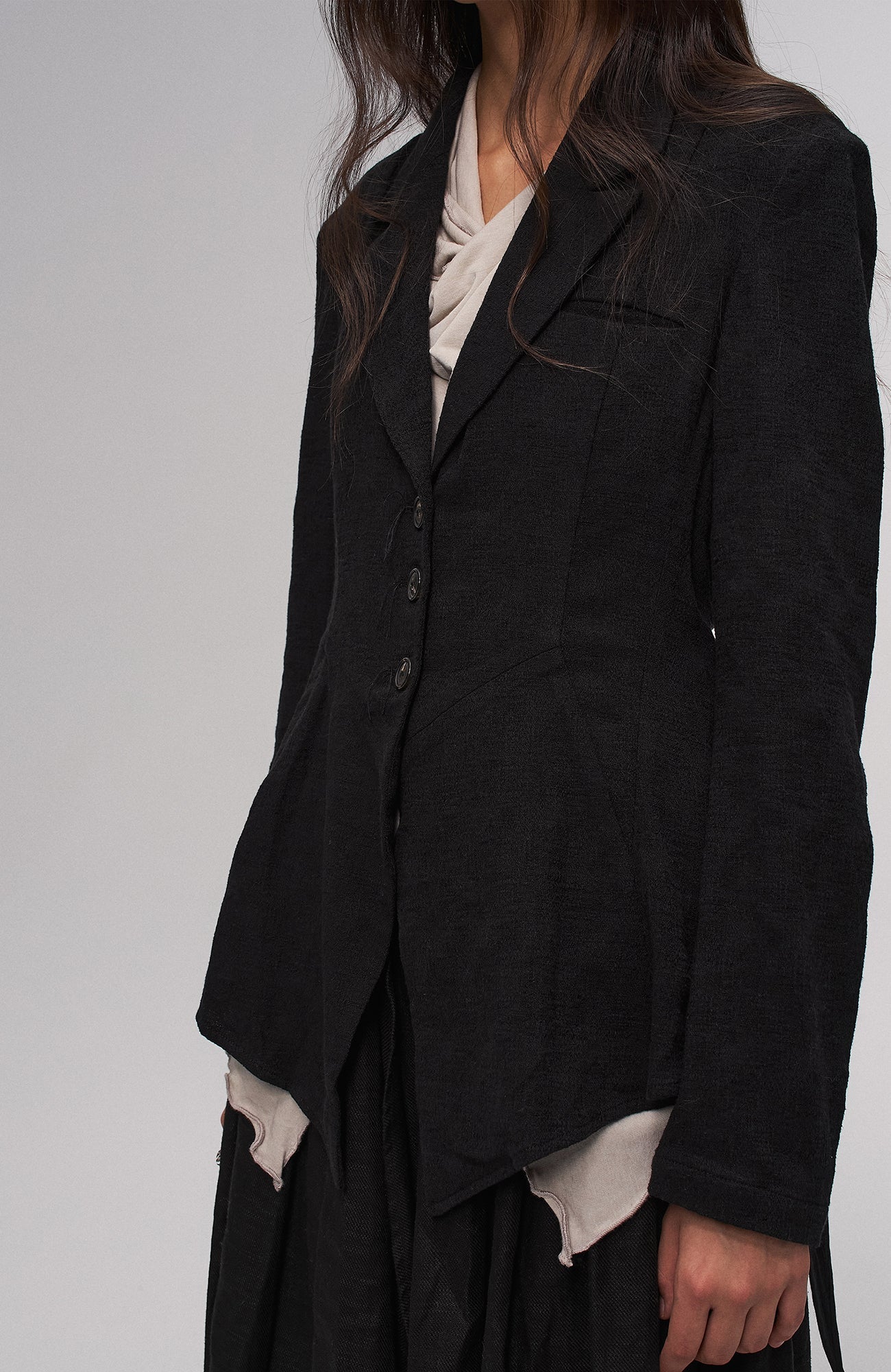 ILNya Nieternite Nifutur Asymmetric Hem Linen-Blend Blazer