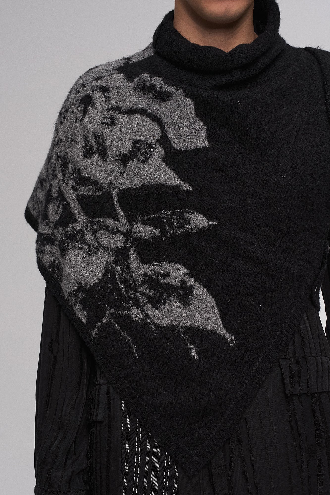 ILNya Nieternite Nifutur Floral Jacquard Wool-Blend Poncho