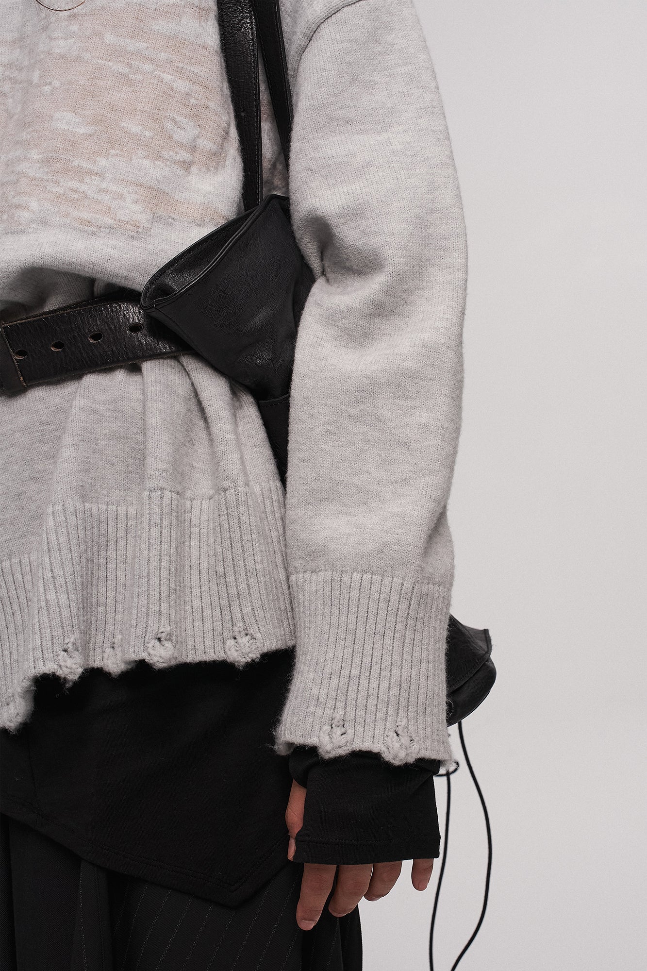 ILNya Nieternite Nifutur Distressed Oversized Knit Pullover