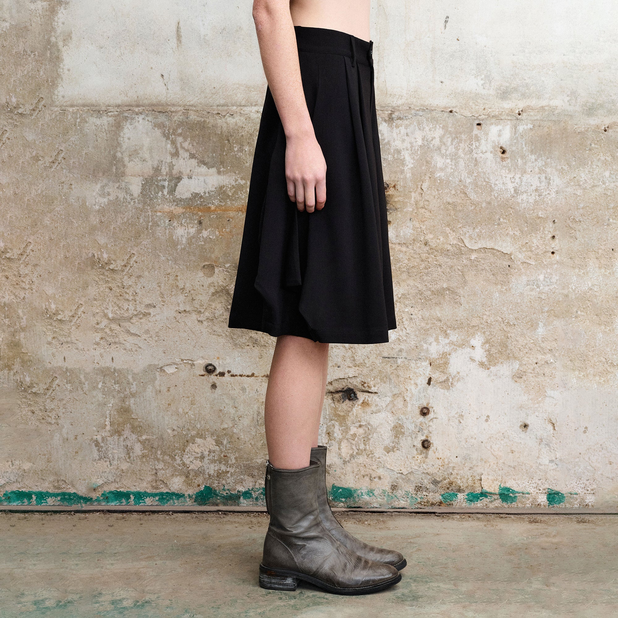ILNya Nieternite Nifutur Draped Balloon Pleate Shorts