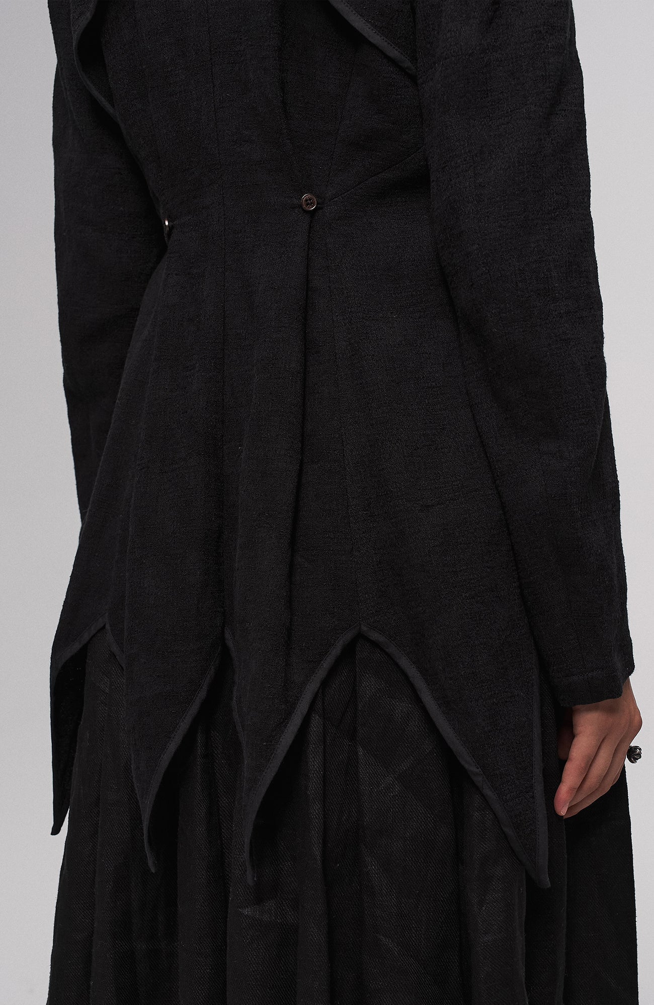 ILNya Nieternite Nifutur Asymmetric Hem Linen-Blend Blazer