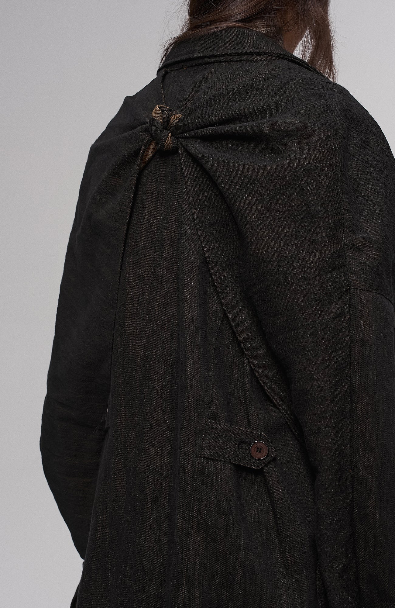 ILNya Nieternite Nifutur Knotted Cape-Back Linen-Blend Trench