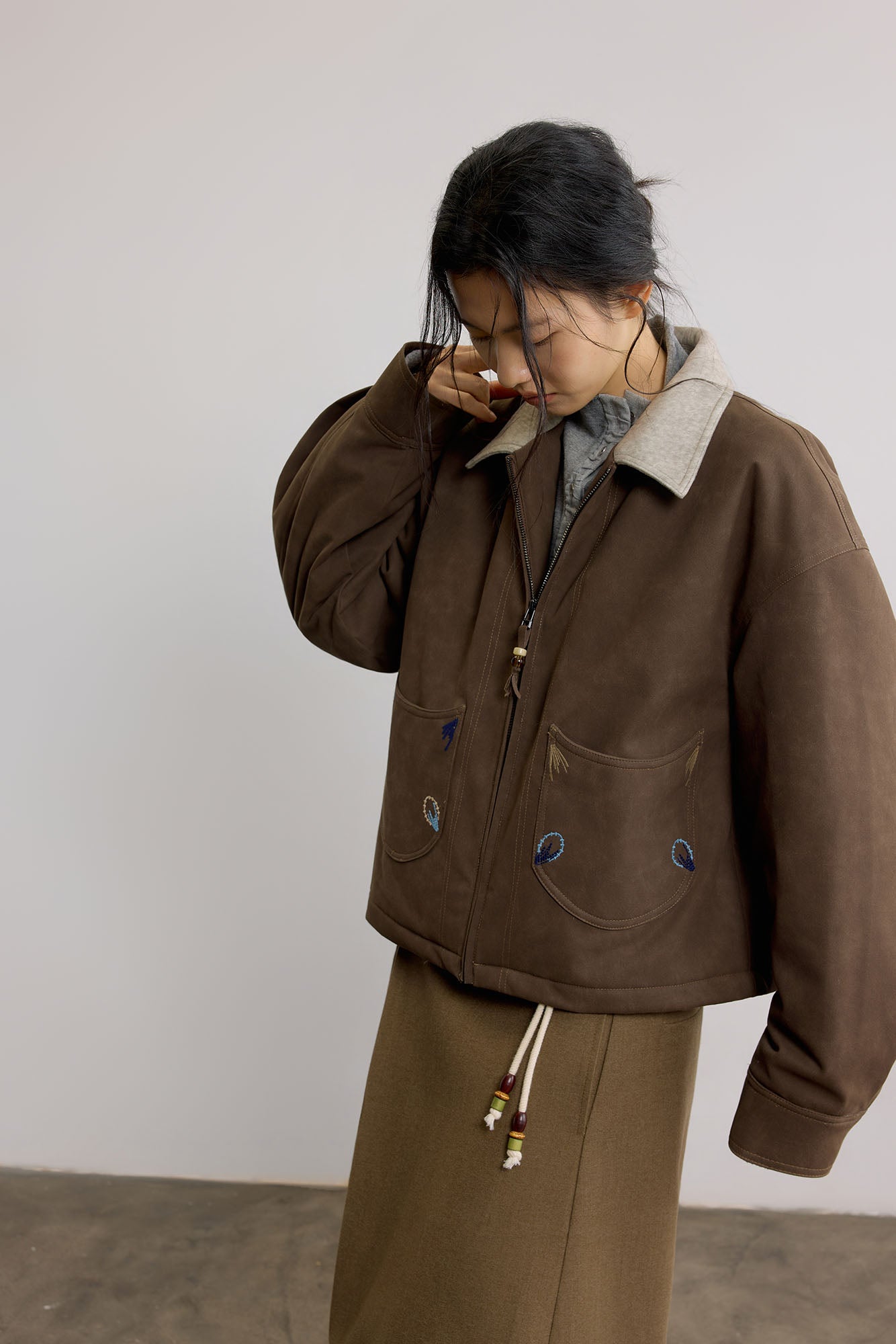 SAME FLOW Contrast Collar Embroidered Suede Jacket