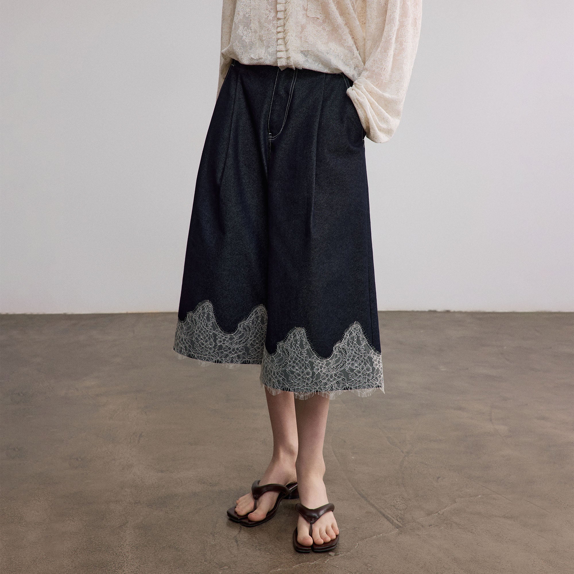 SAME FLOW Lace-Hem Denim Shorts