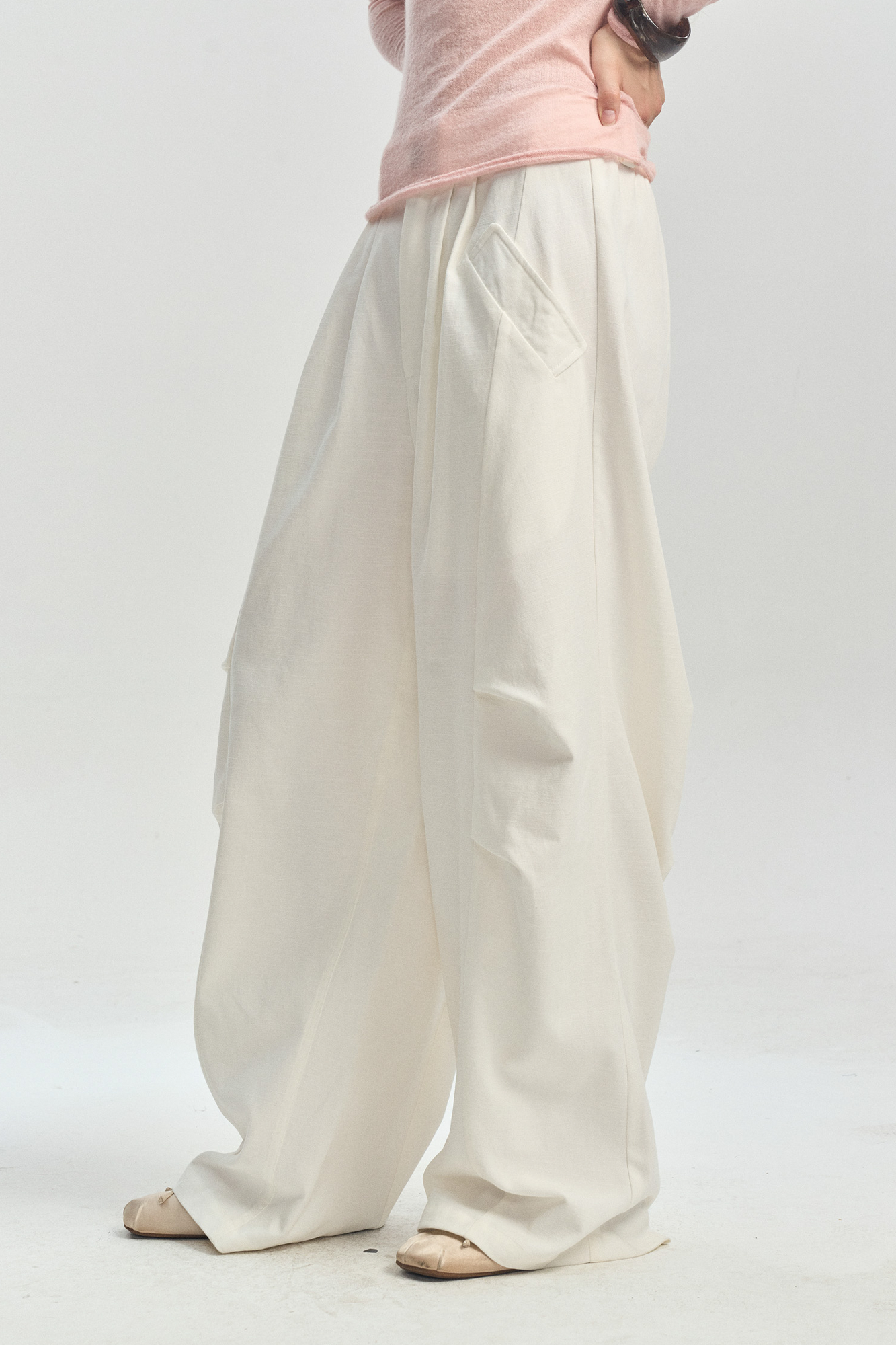 LEONSENSE Modern Curved Paneled Tencel-Cotton Pants