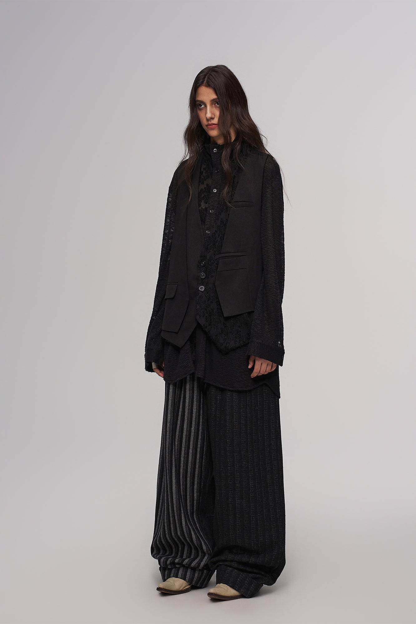 ILNya Nieternite Nifutur Lace Jacquard Shirt & Layered Vest Set