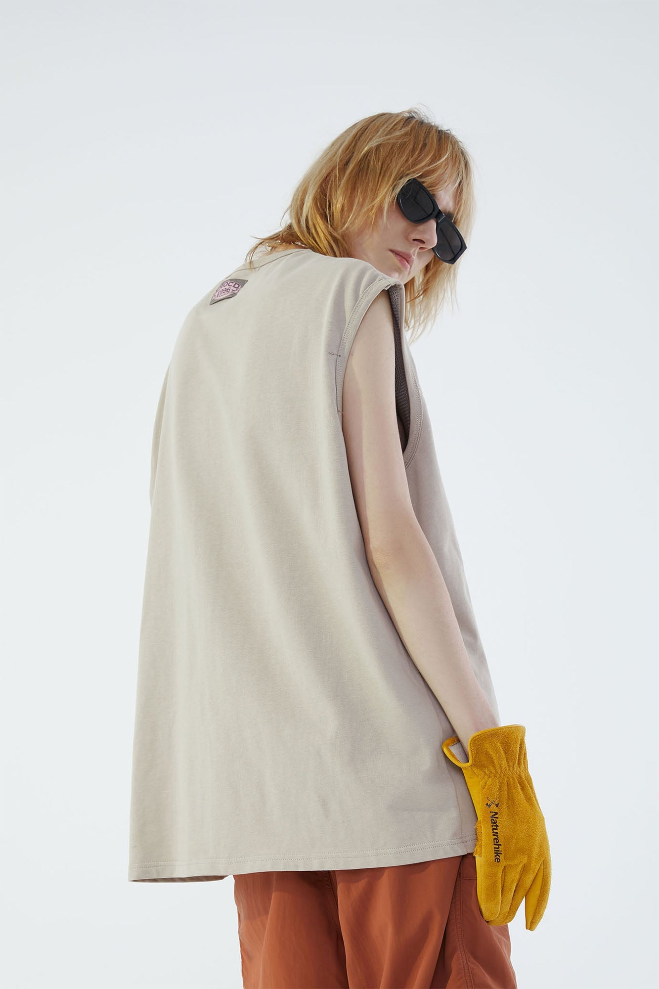 ERROR CODE ROBT Portrait Graphic Mesh Lining Sleeveless Tee