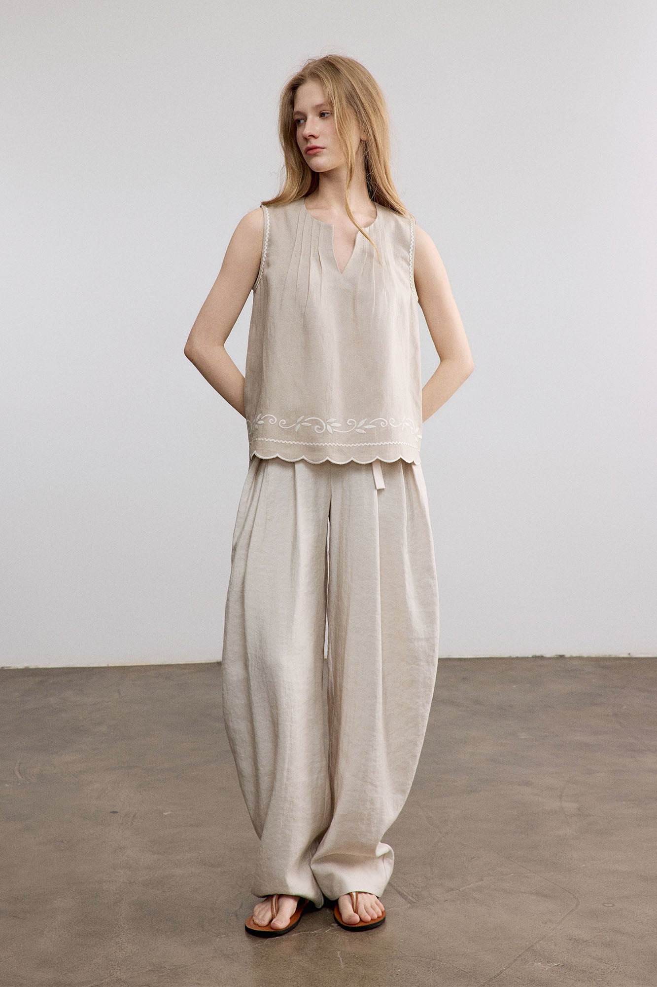 SAME FLOW Belted Pleated Oversized Barrel Pants