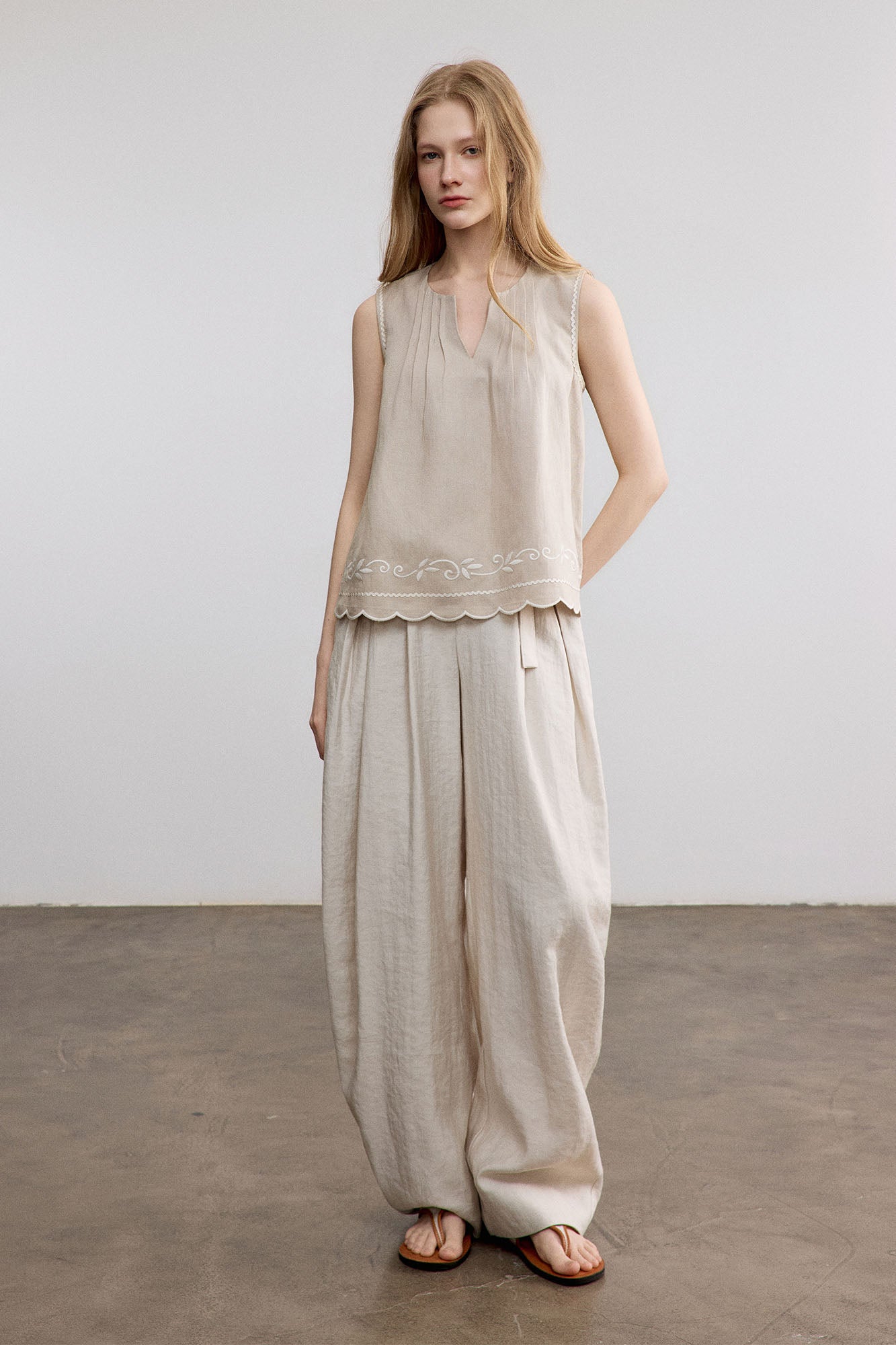 SAME FLOW Belted Pleated Oversized Barrel Pants