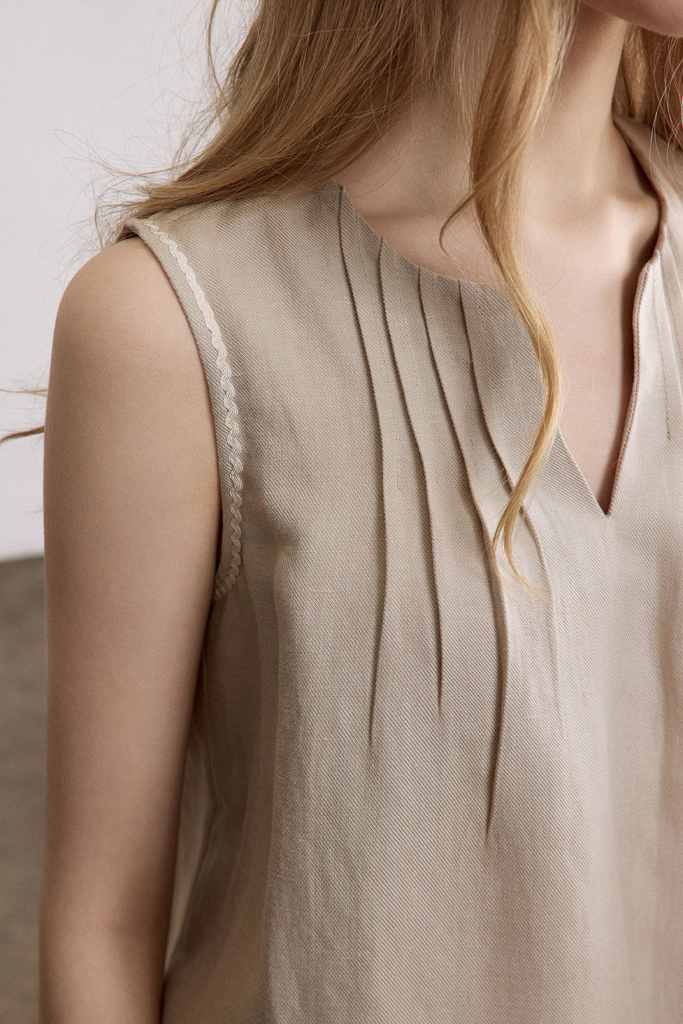 SAME FLOW Scalloped Hem Embroidered Vest