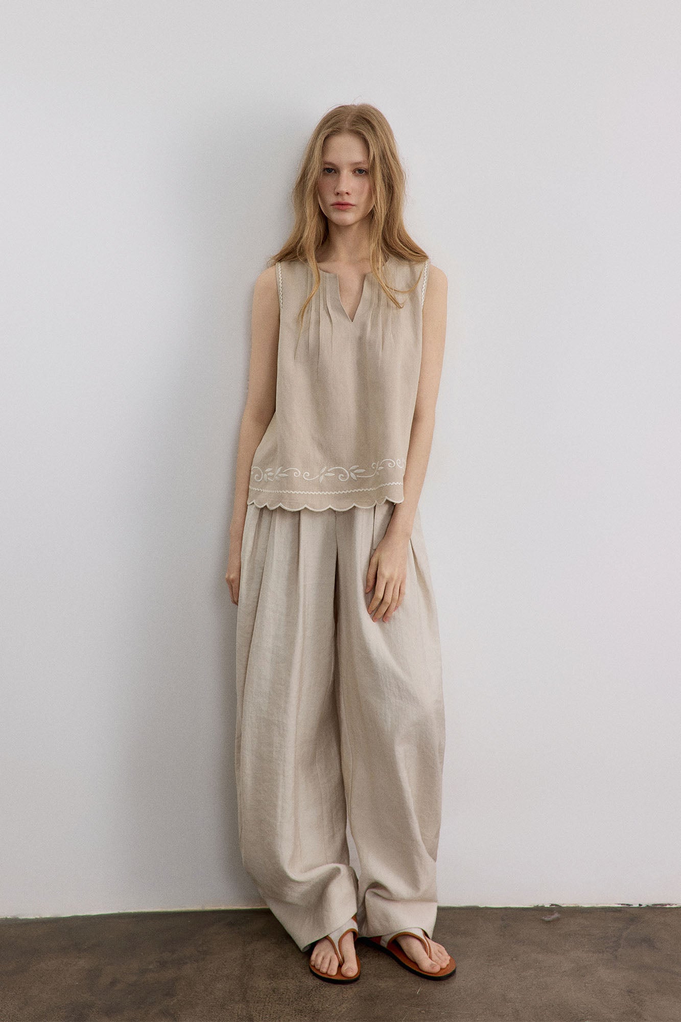 SAME FLOW Scalloped Hem Embroidered Vest