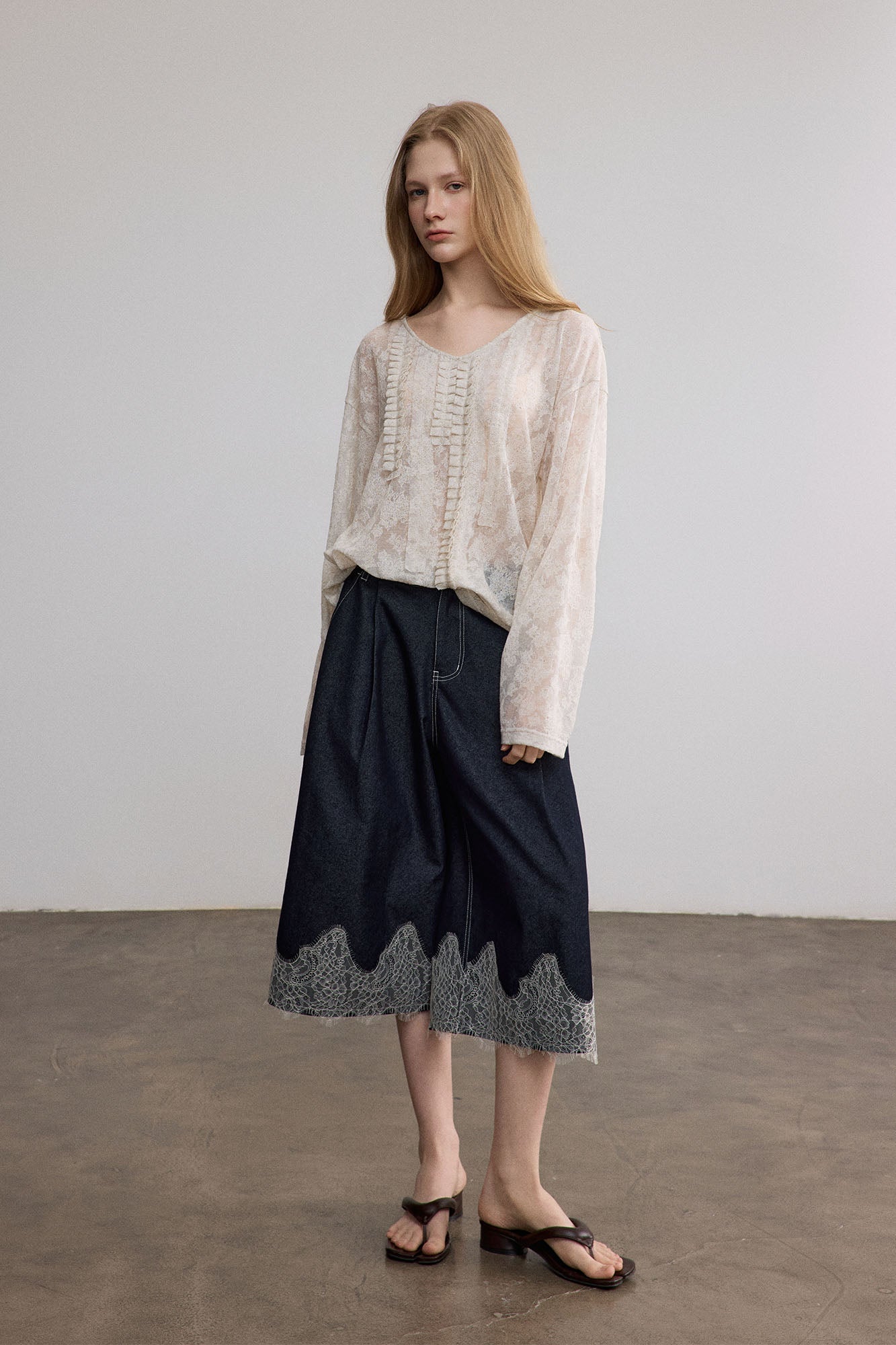 SAME FLOW Lace-Hem Denim Shorts