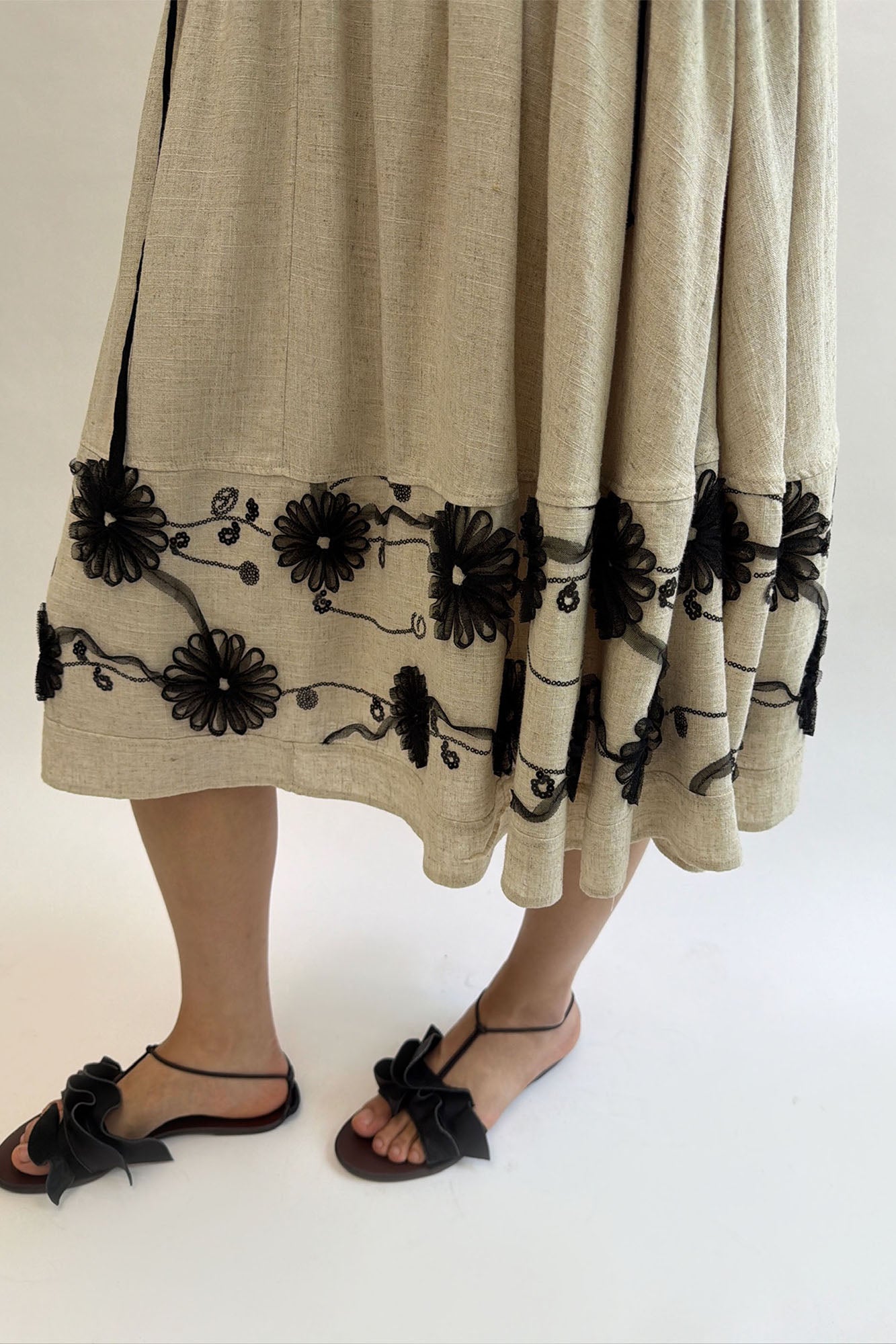 NEVERSEEZ Embroidered Floral Cotton-Linen Midi Skirt