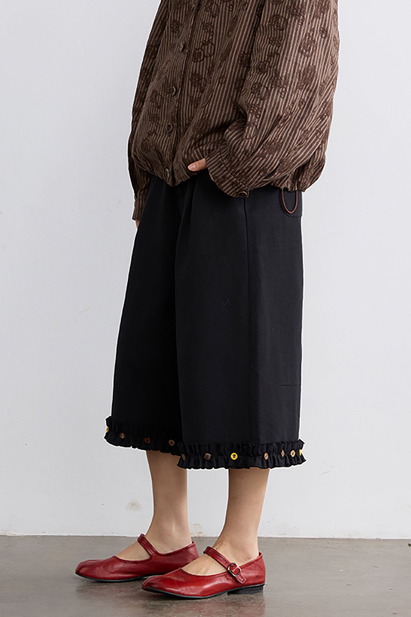 NOESE Button-Trim Ruffle Hem Culottes