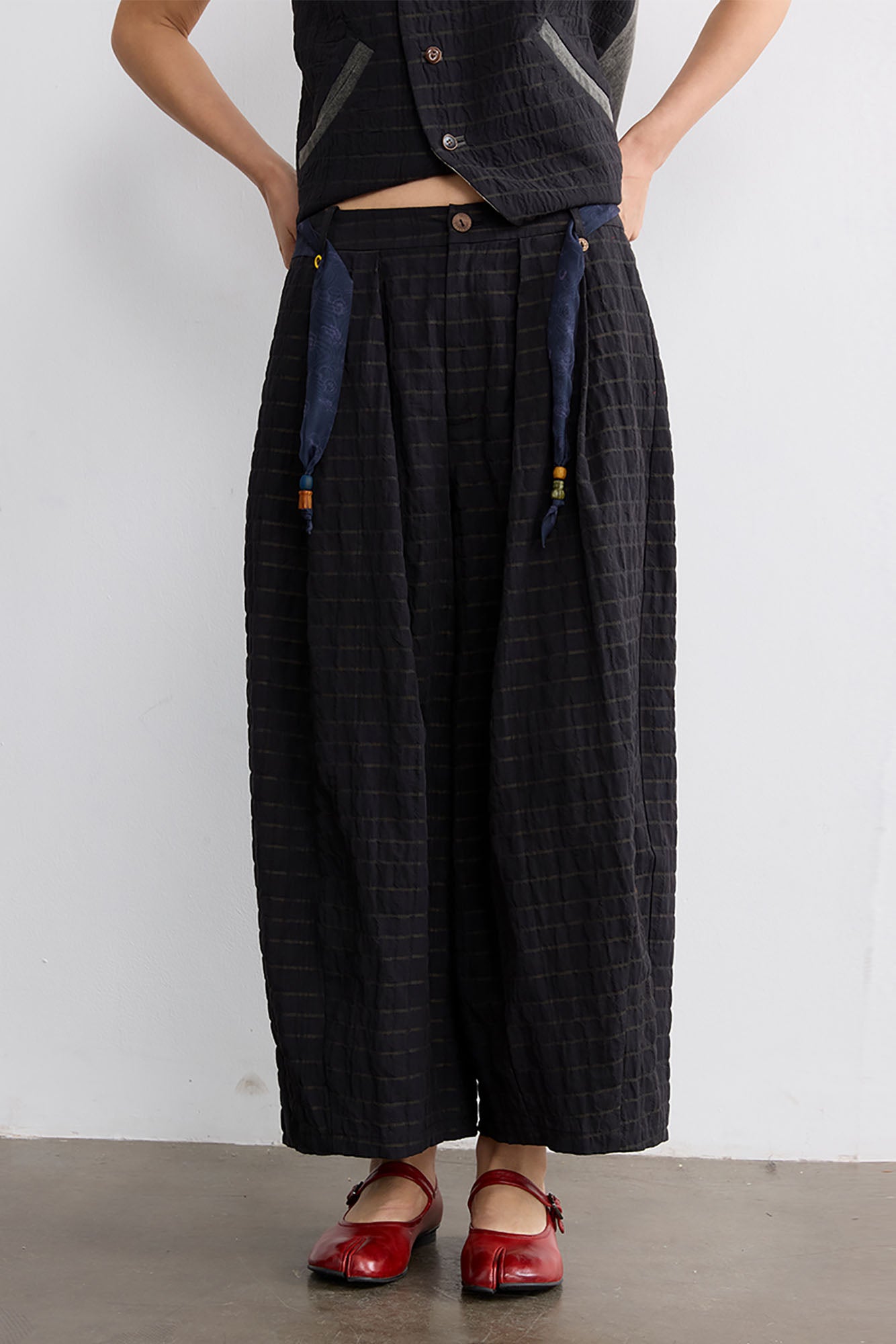 NOESE Retro Pleated Hem Cropped Pants