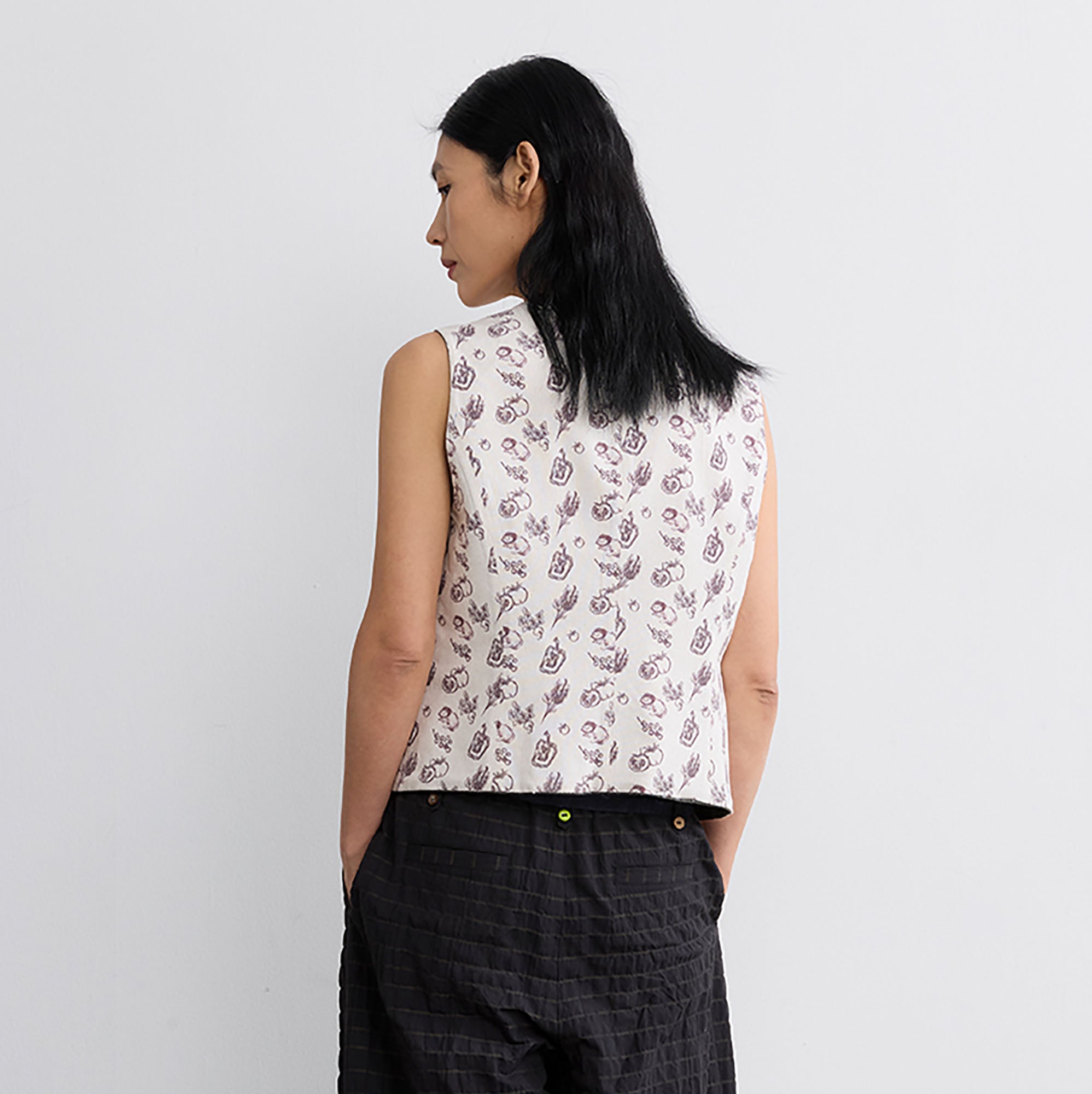 NOESE Reversible Plaid Full-Print Curved Front V-Neck Vest