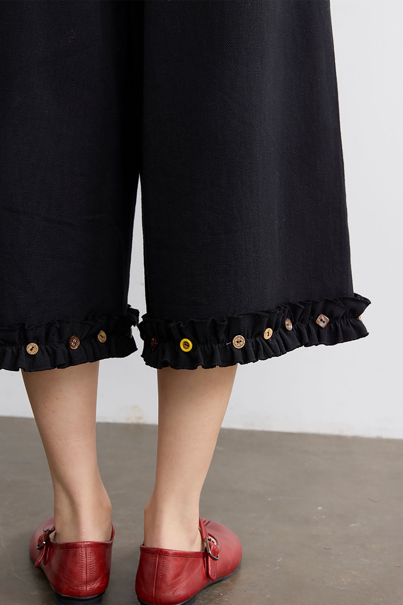 NOESE Button-Trim Ruffle Hem Culottes