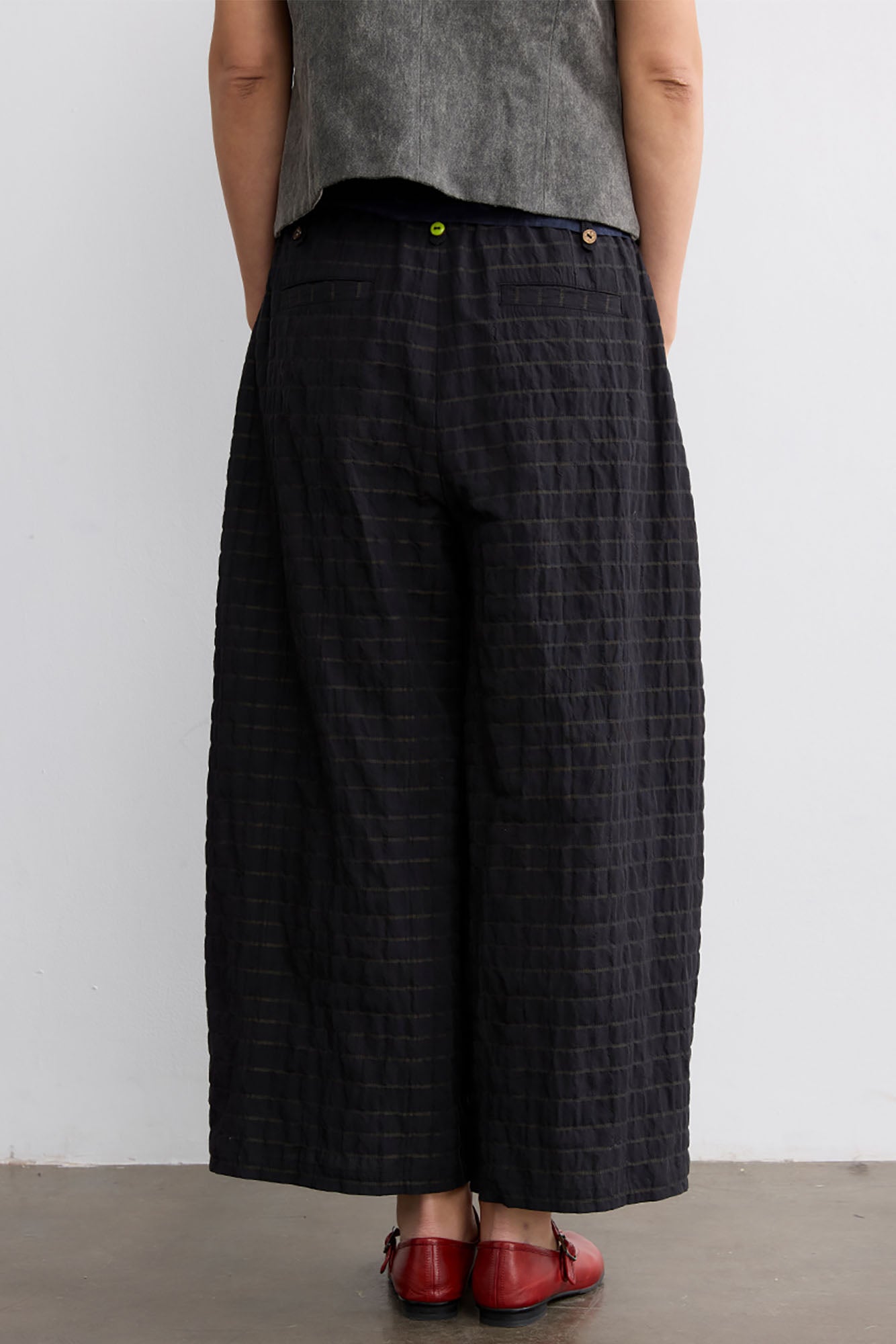 NOESE Retro Pleated Hem Cropped Pants