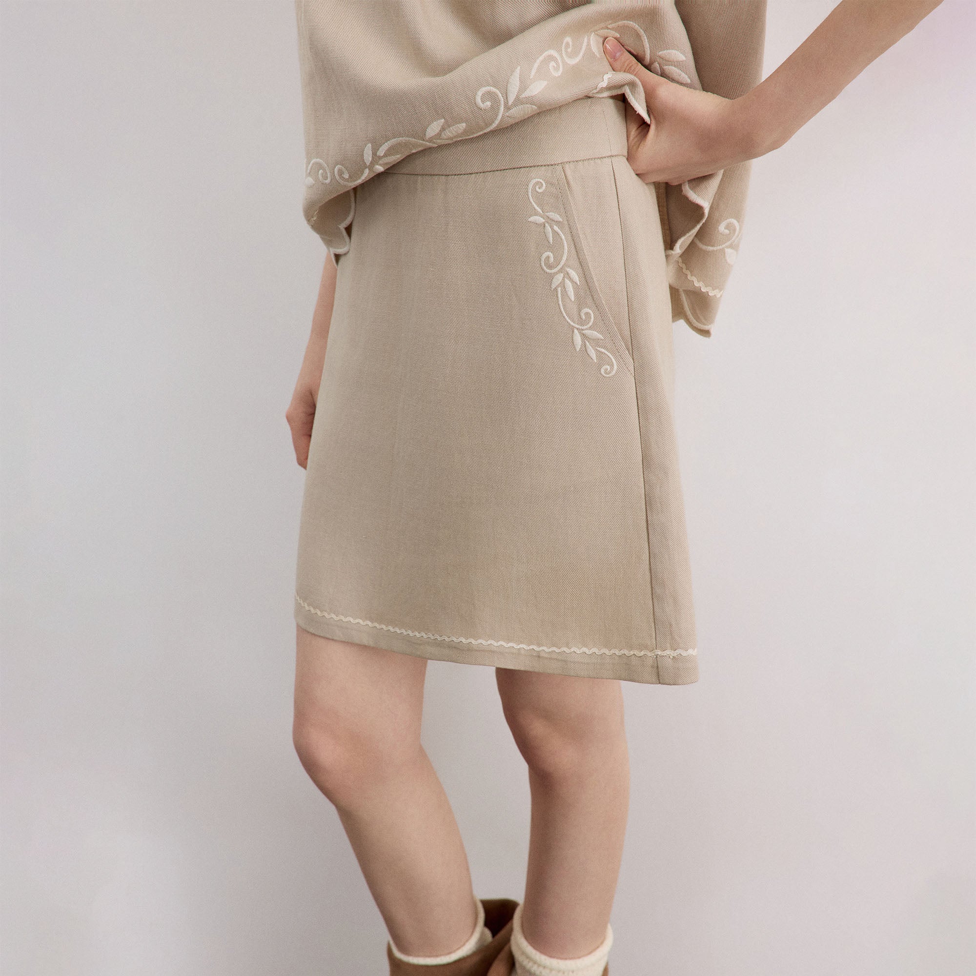 SAME FLOW Embroidered Linen-Blend Mini Skirt