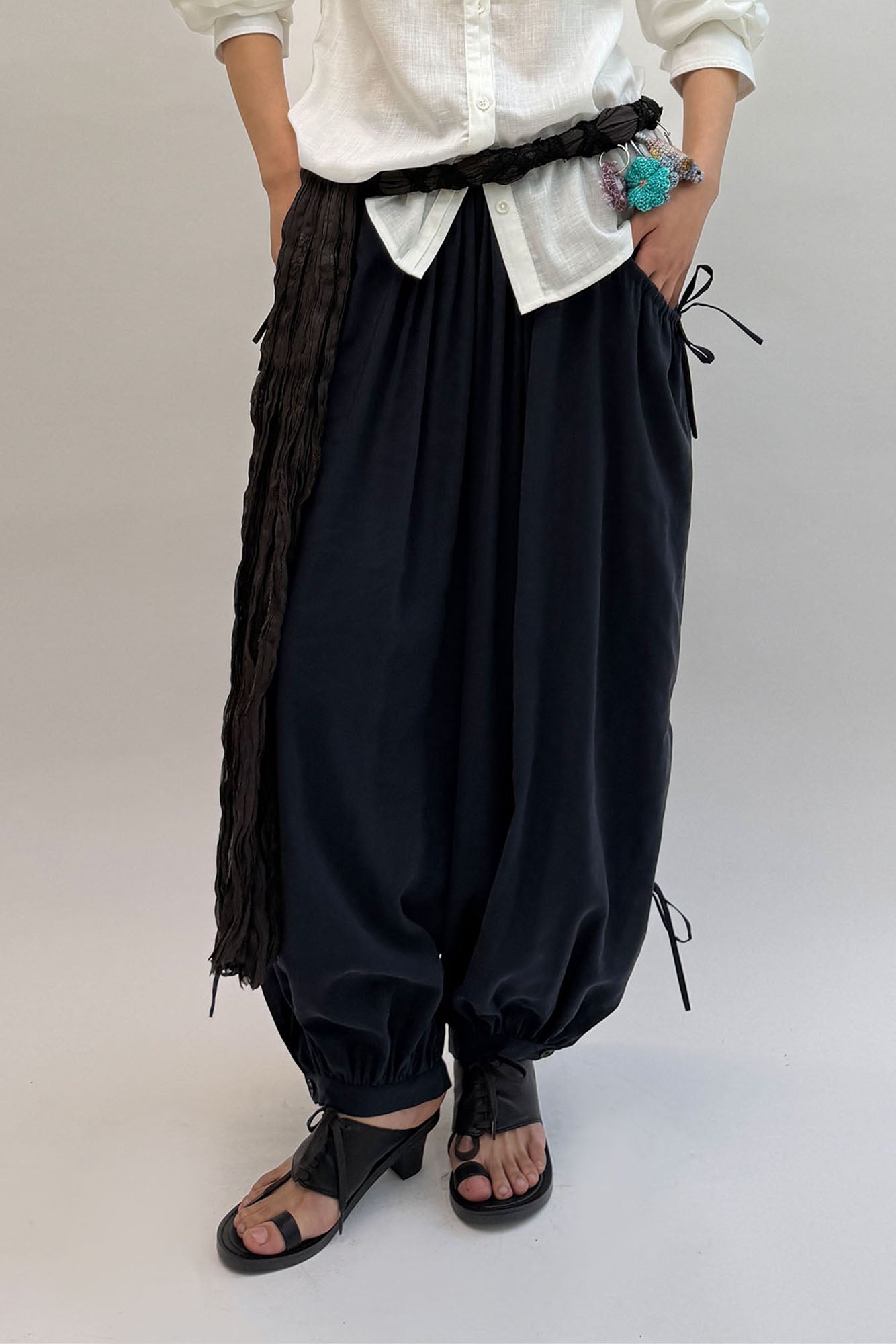 NEVERSEEZ Drawstring Pleats Balloon Pants