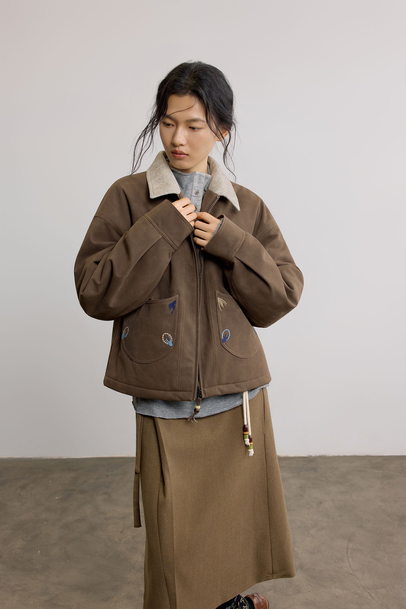 SAME FLOW Contrast Collar Embroidered Suede Jacket