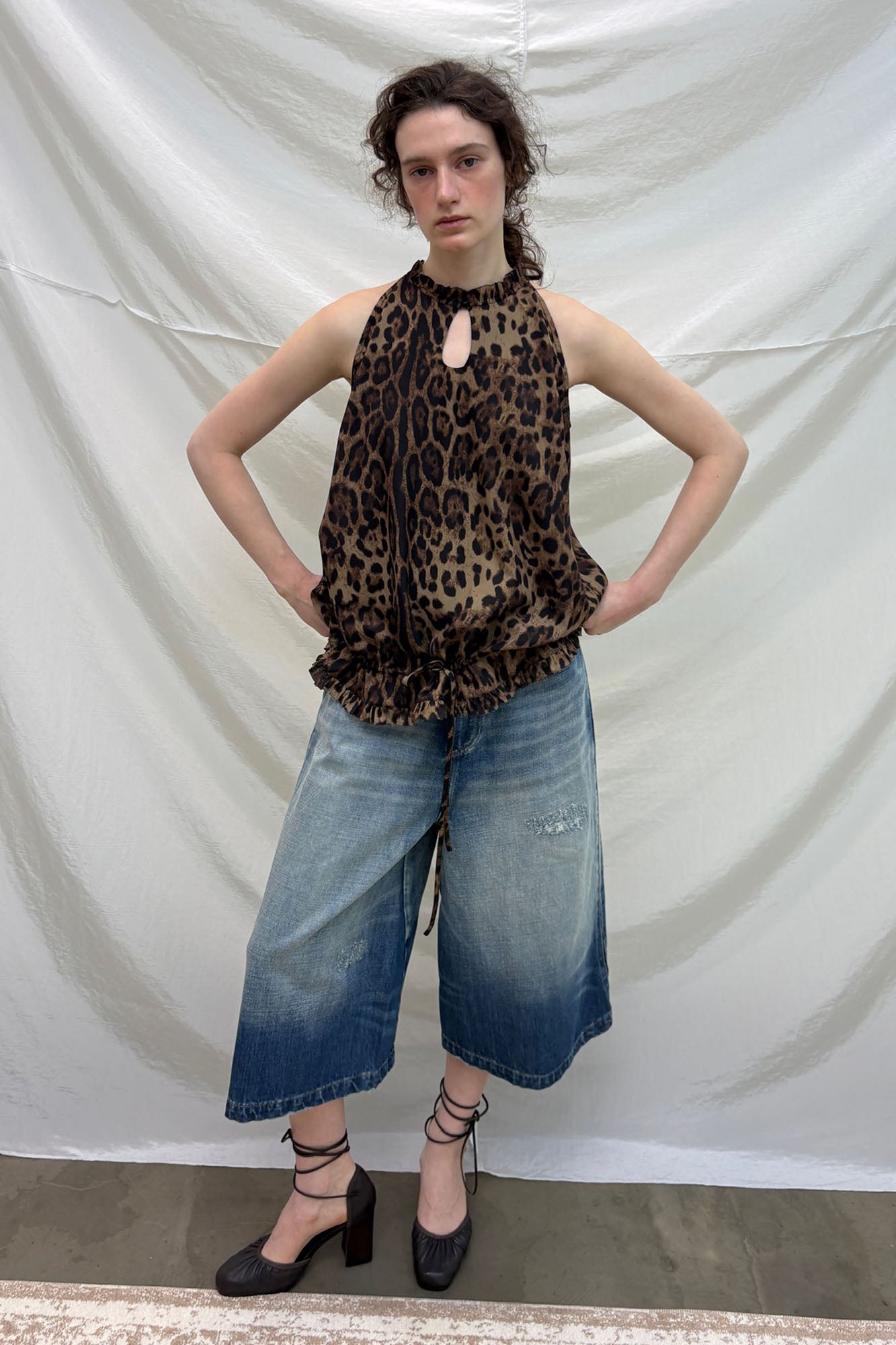 NEVERSEEZ Leopard Full-Print Keyhole Halter Top