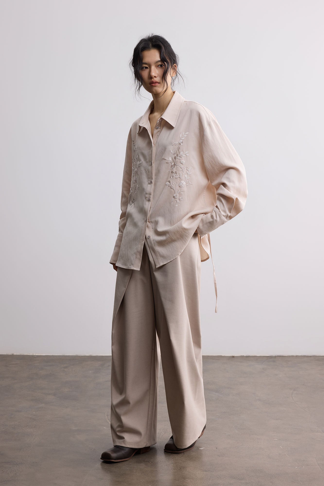 SAME FLOW Floral Embroidered Back-Drawstring Shirt