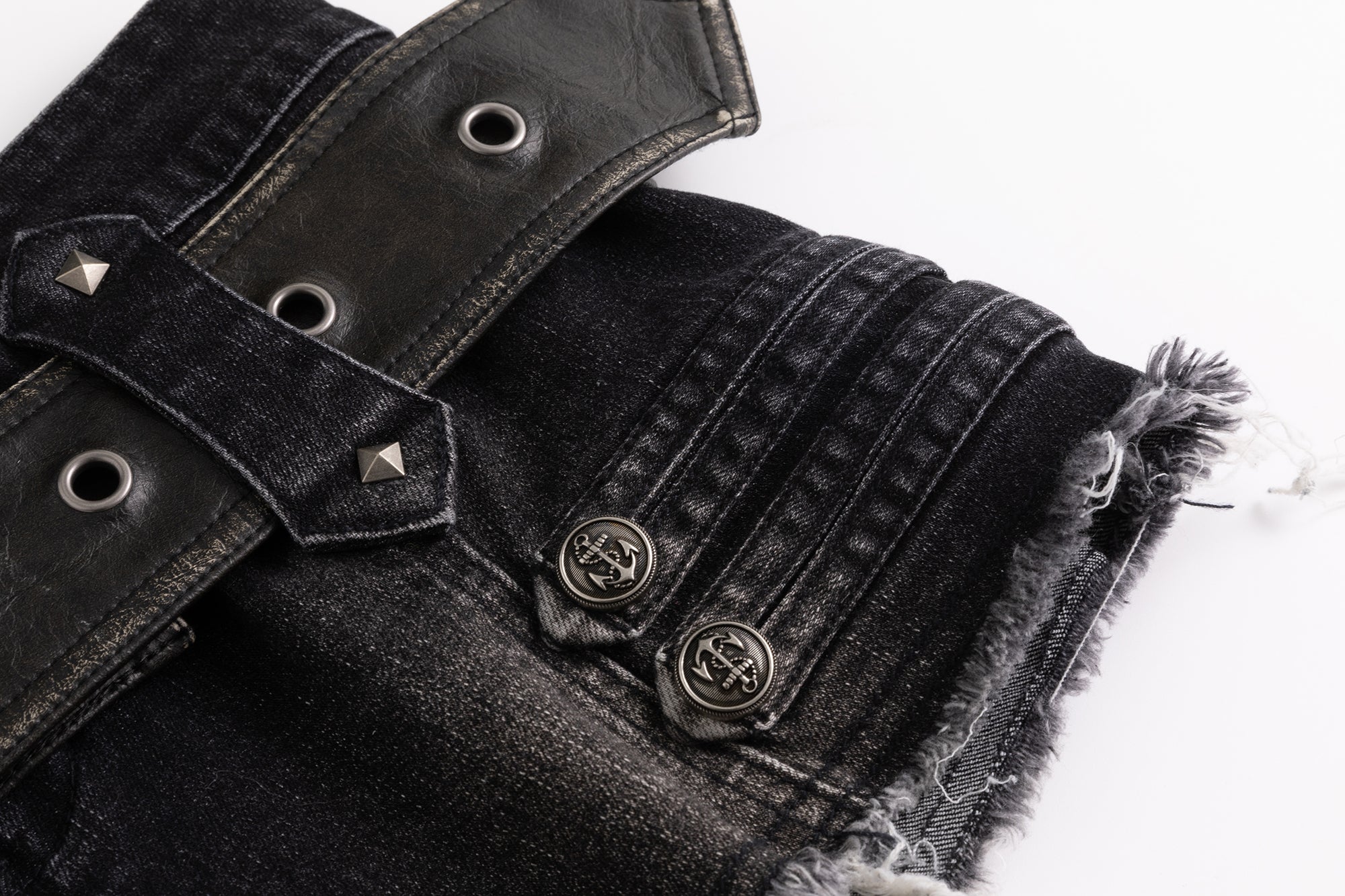 CESTNOUS Retro Frayed Belted Denim Shorts