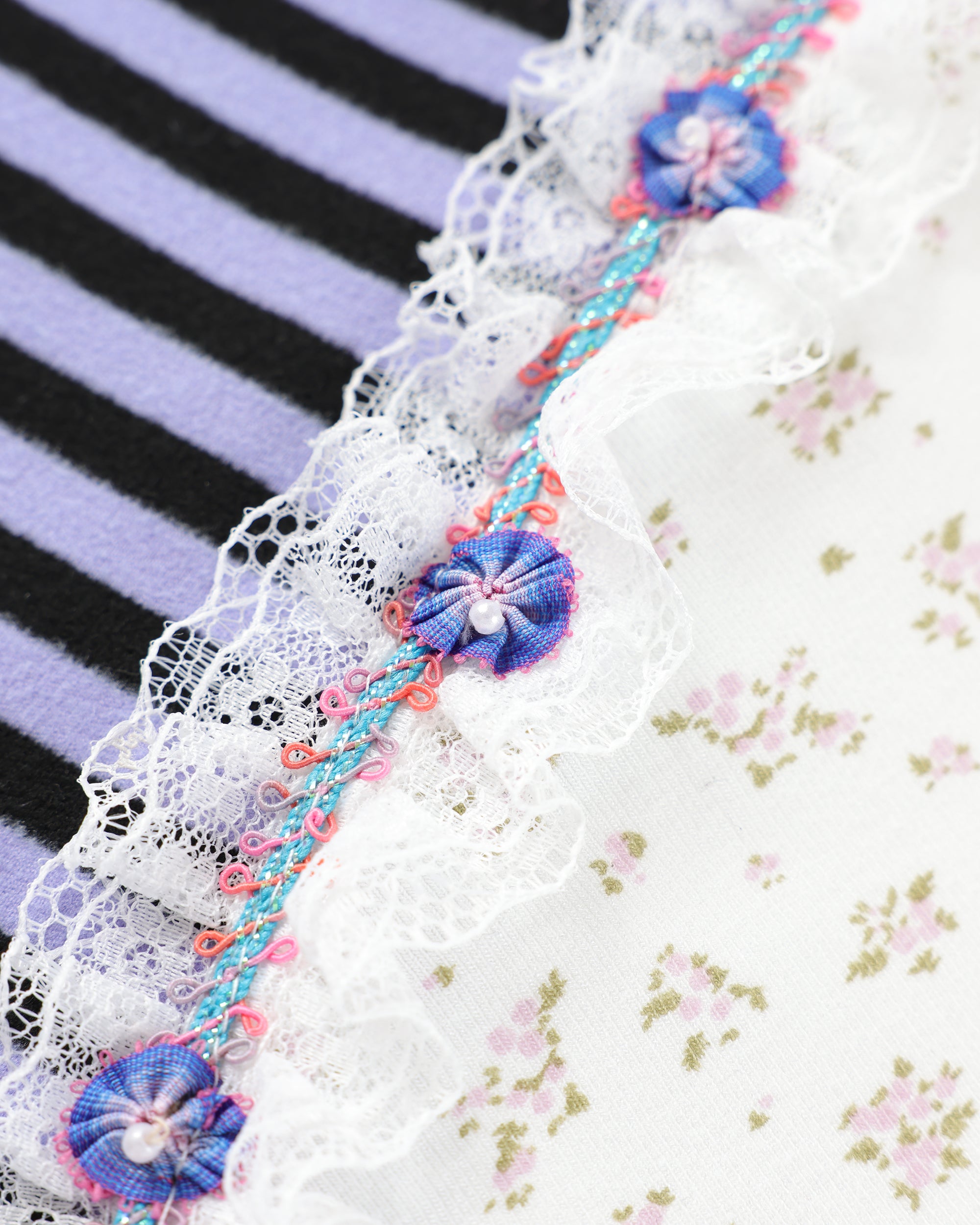 HAVEAMEAL Stripe Floral Lace Spliced Long-Sleeve Tee