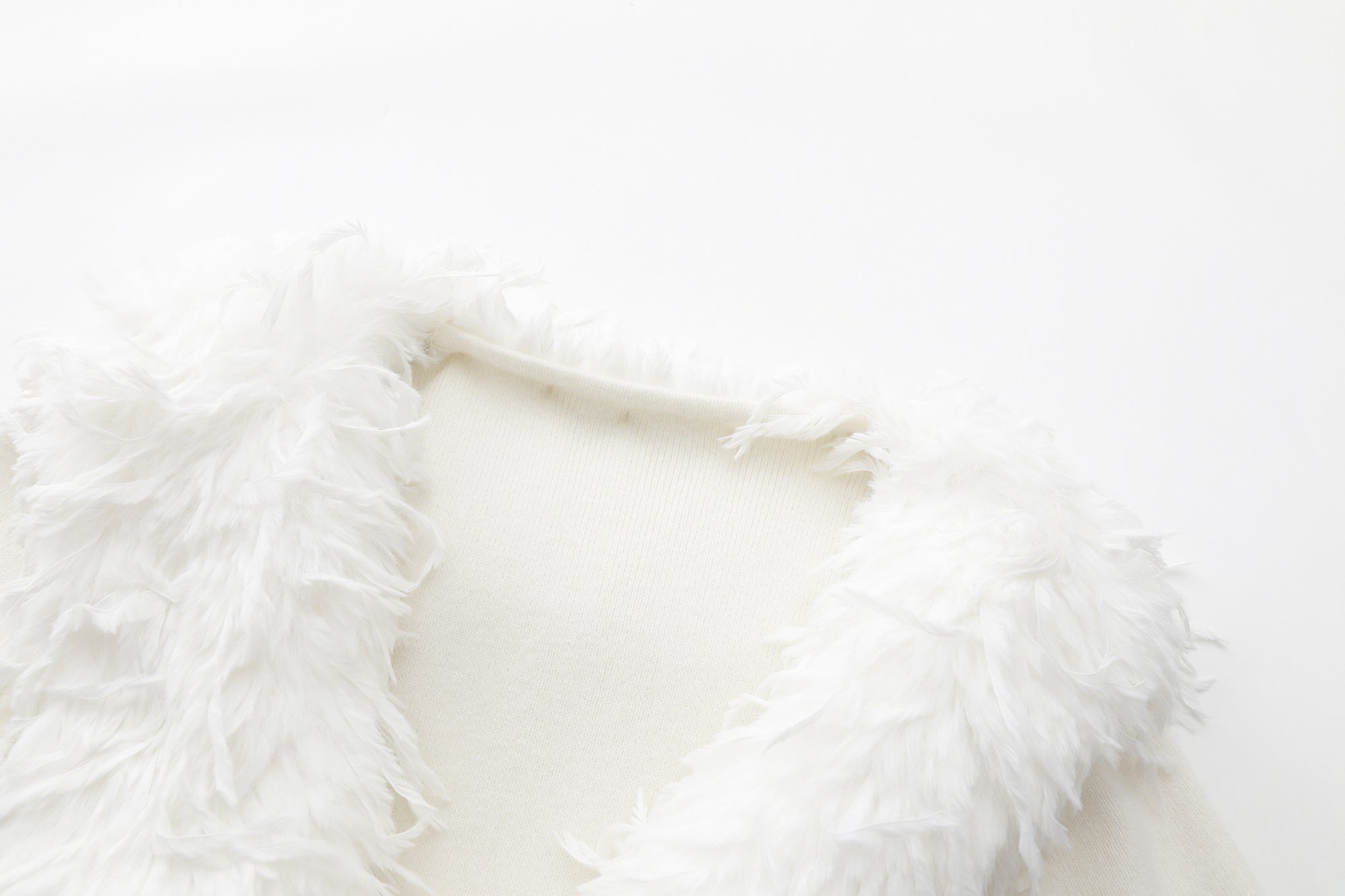 NEVER OFFEND L ANGEL Deep-V Shaggy Trim Zip-Up Cropped Cardigan