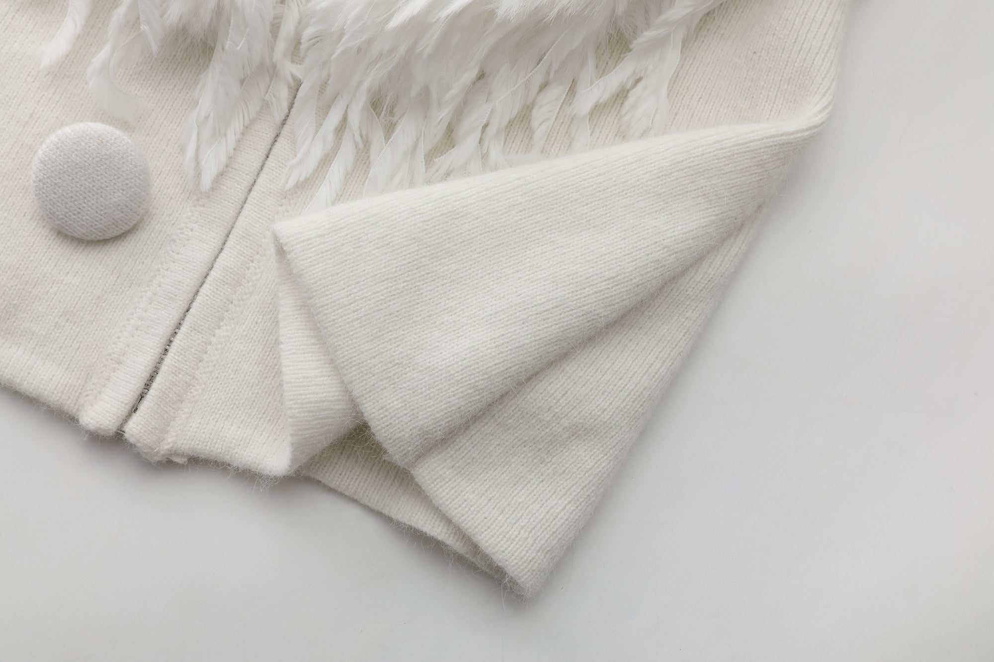 NEVER OFFEND L ANGEL Deep-V Shaggy Trim Zip-Up Cropped Cardigan