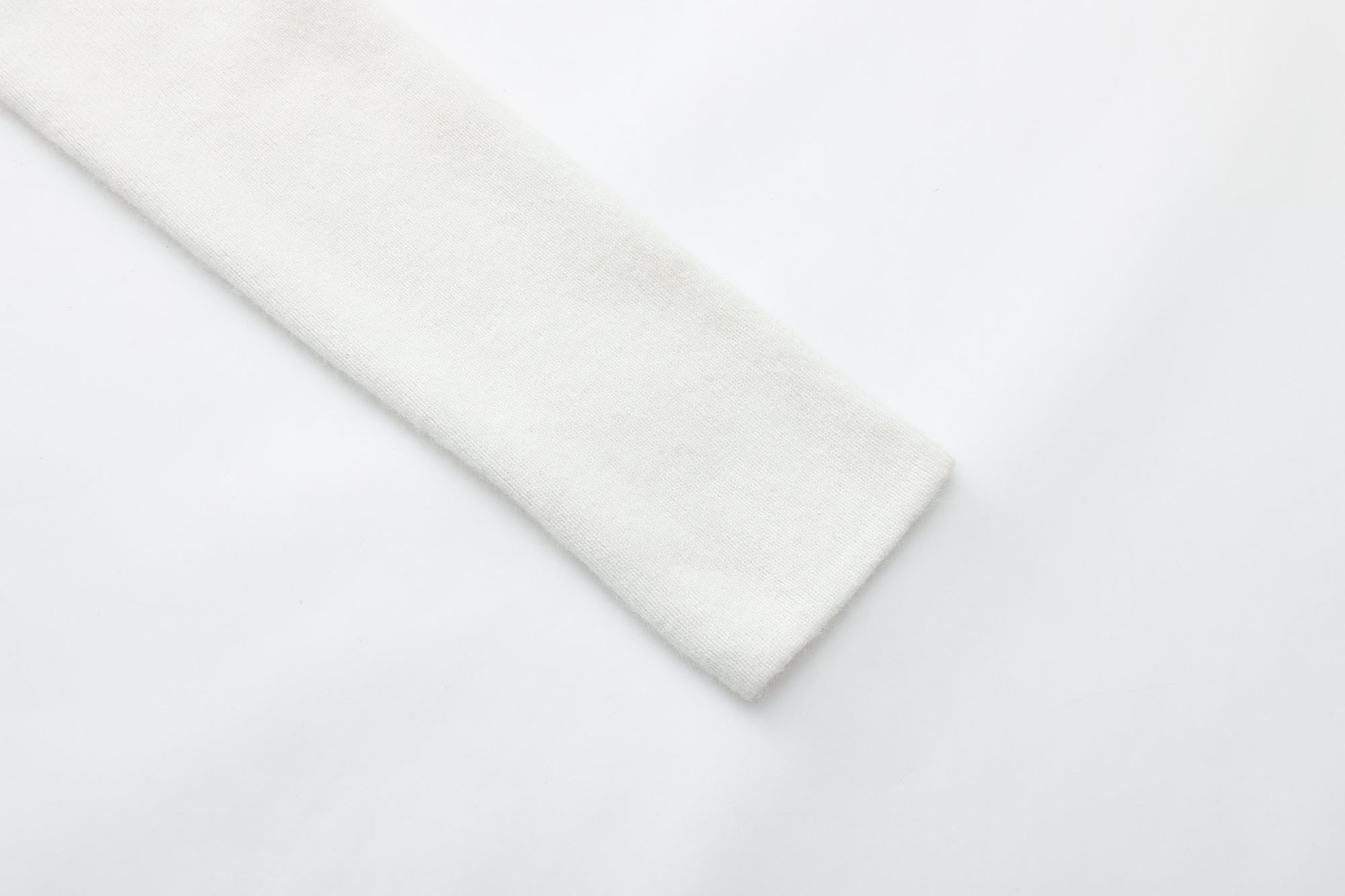 NEVER OFFEND L ANGEL Deep-V Shaggy Trim Zip-Up Cropped Cardigan