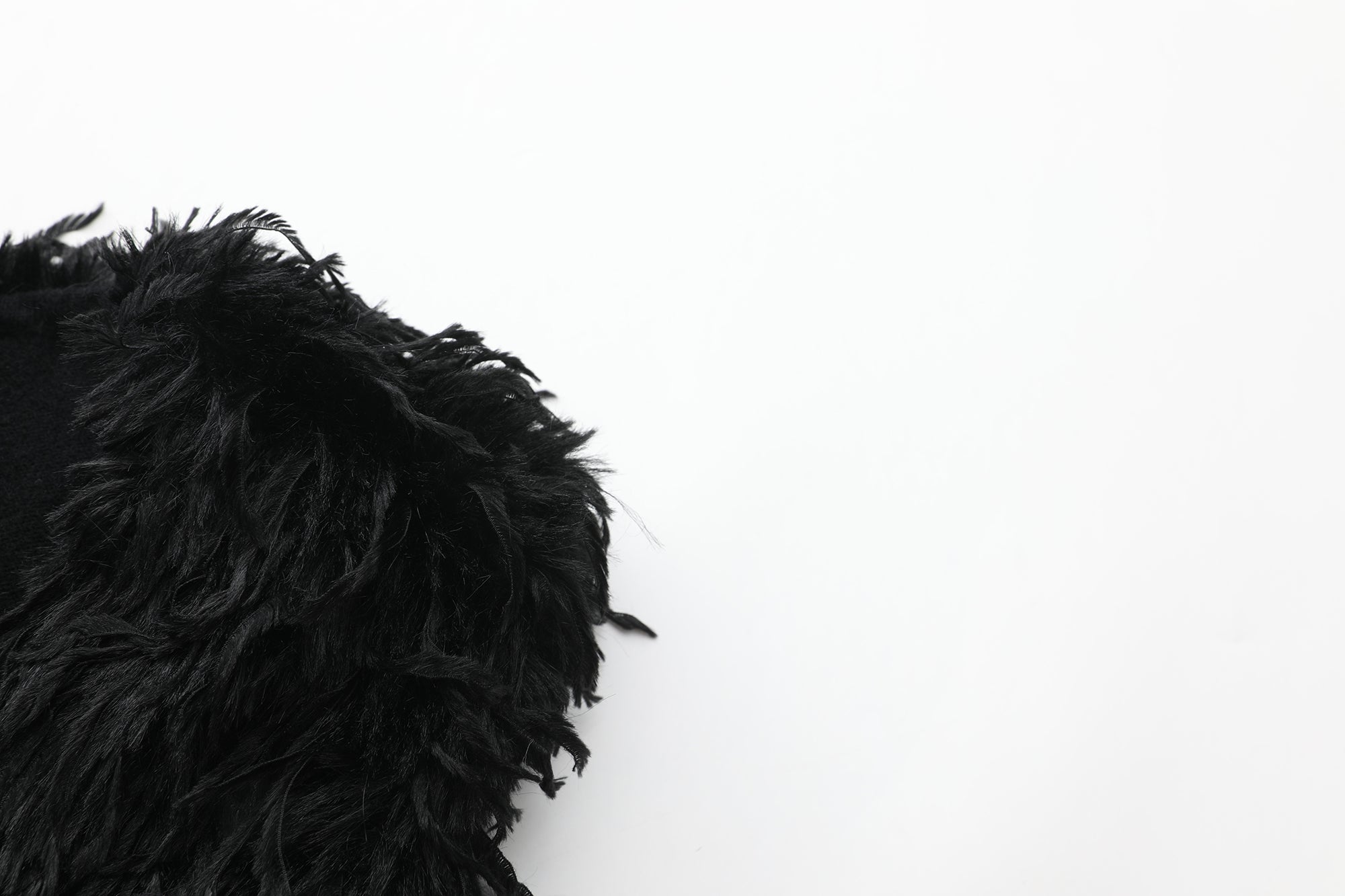 NEVER OFFEND L ANGEL Deep-V Shaggy Trim Zip-Up Cropped Cardigan