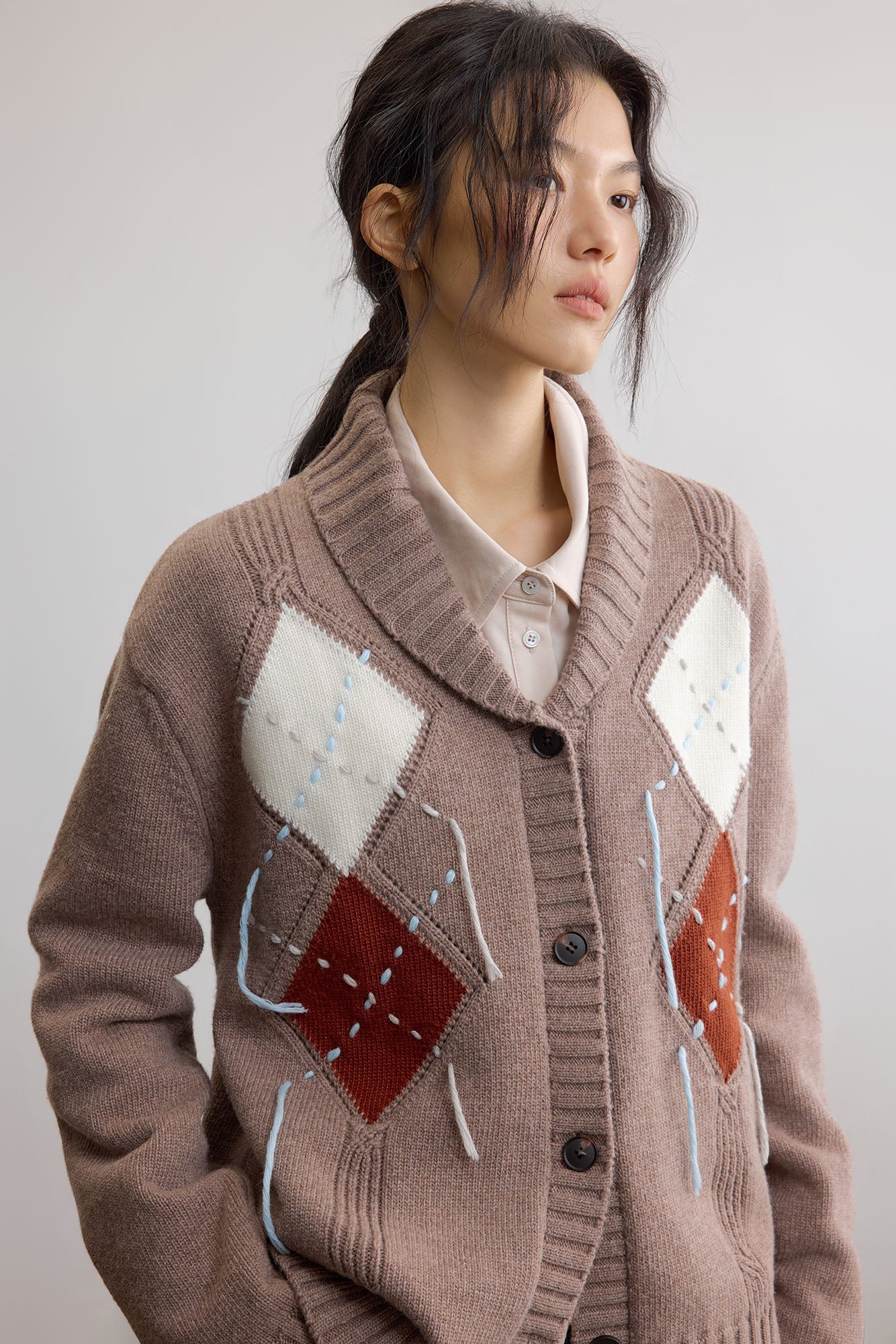 SAME FLOW Argyle Embroidered Shawl-Collar Cardigan