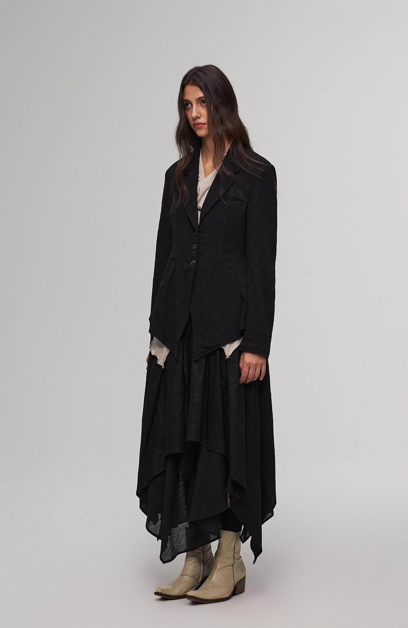 ILNya Nieternite Nifutur Asymmetric Hem Linen-Blend Blazer