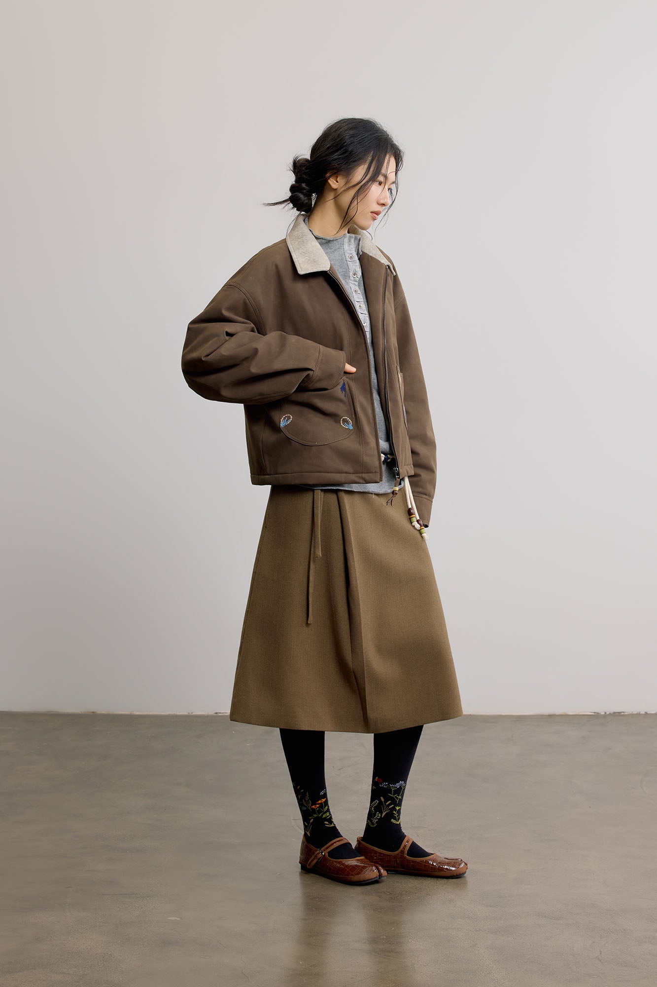 SAME FLOW Contrast Collar Embroidered Suede Jacket