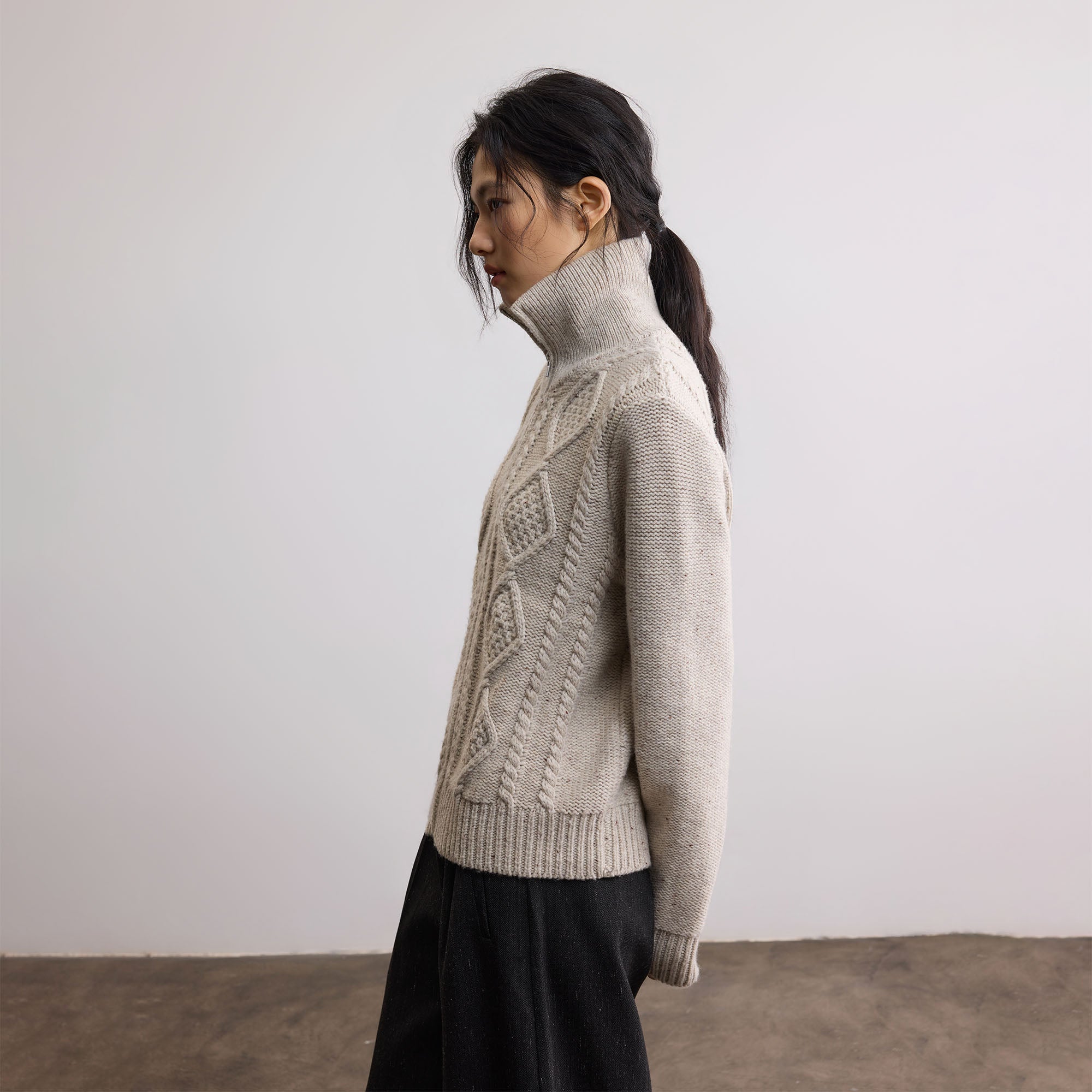 SAME FLOW Cable-Knit High-Neck Zip-Up Sweater