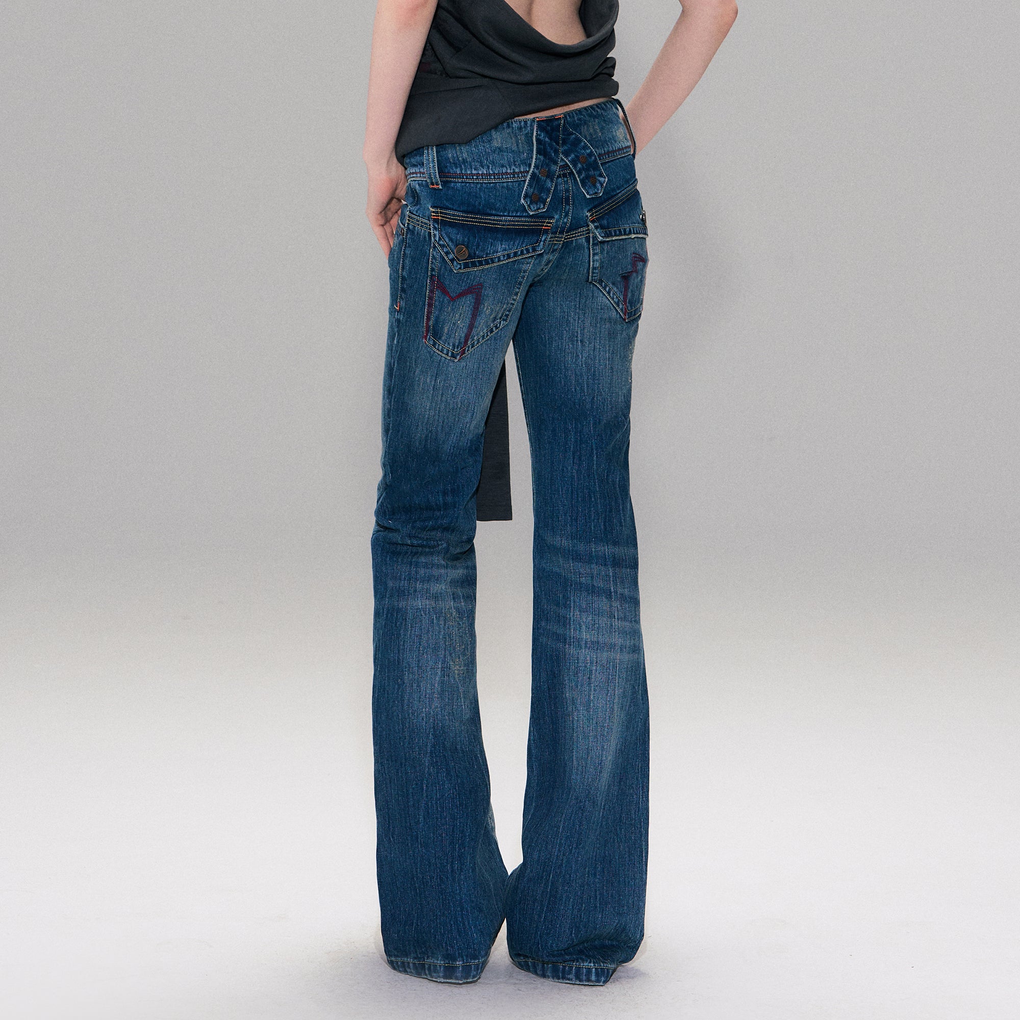 THE NEVERMORE Washed Cross-Back Slim Flared Jeans