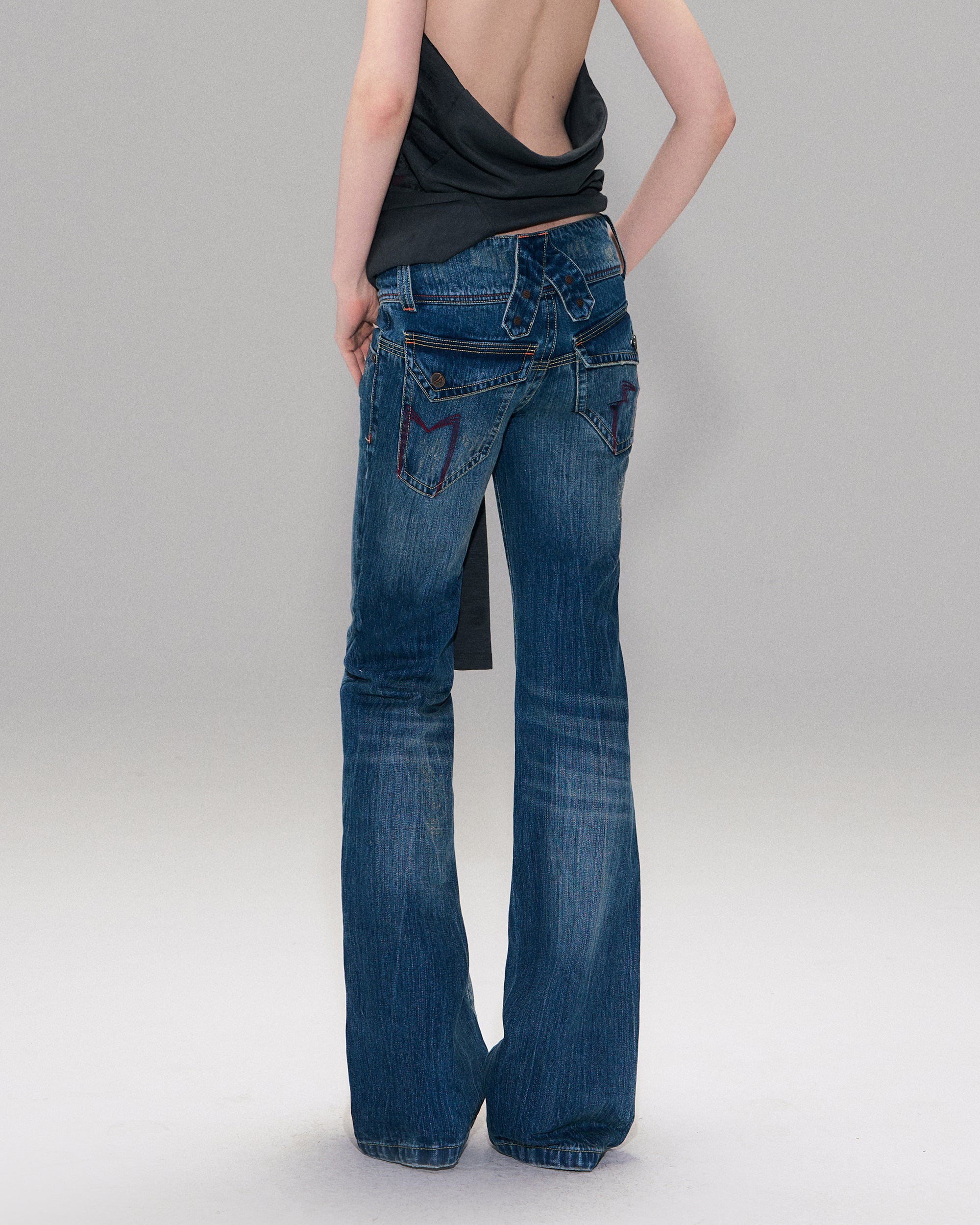 THE NEVERMORE Washed Cross-Back Slim Flared Jeans